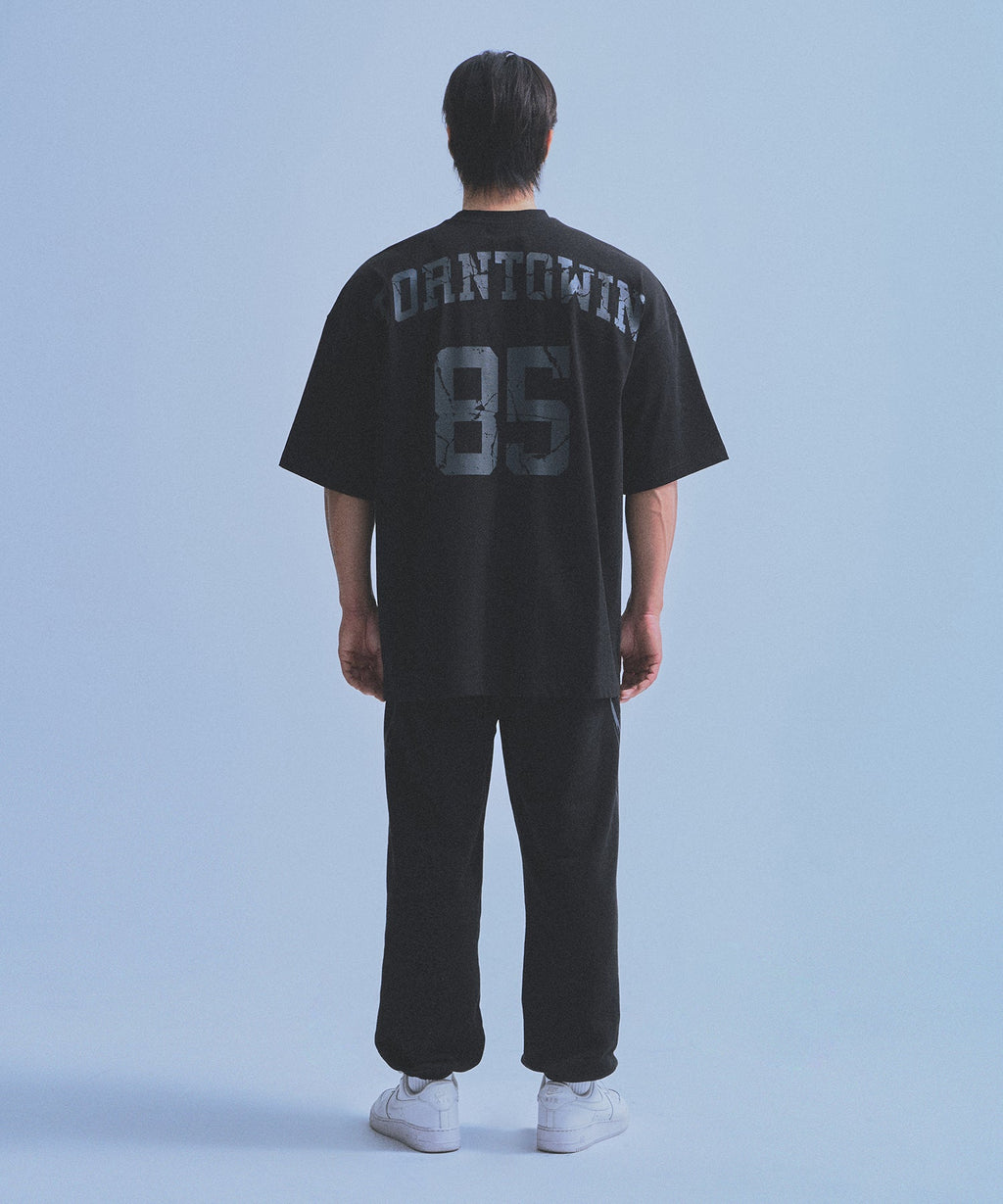 85 BACK LOGO EXTRA FIT T-SHIRTS [BLACK]