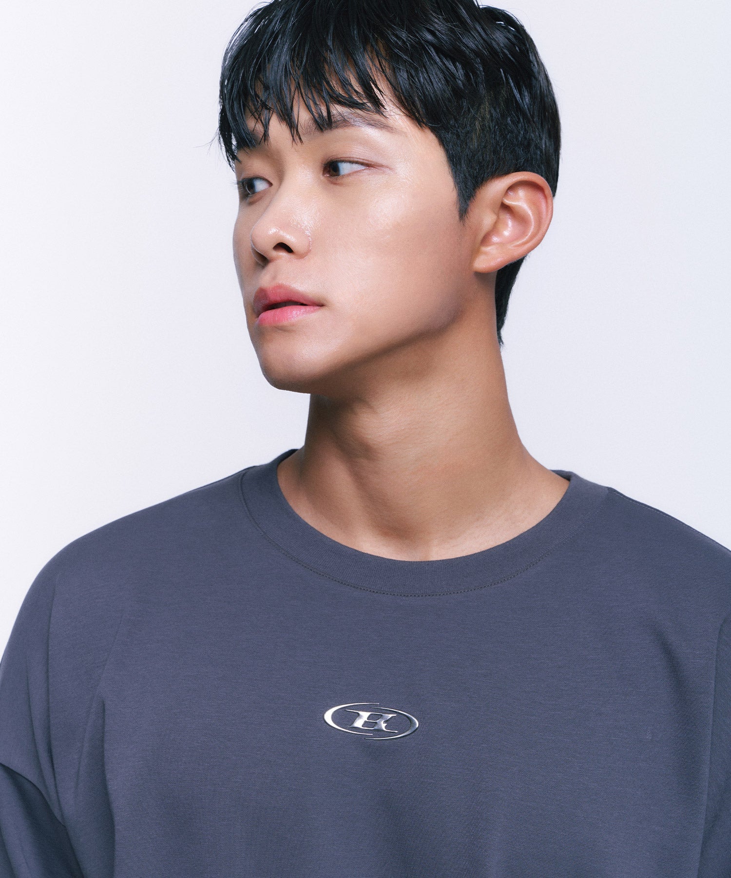 SILVER B OVER FIT LONGSLEEVE [CHARCOAL] Main image