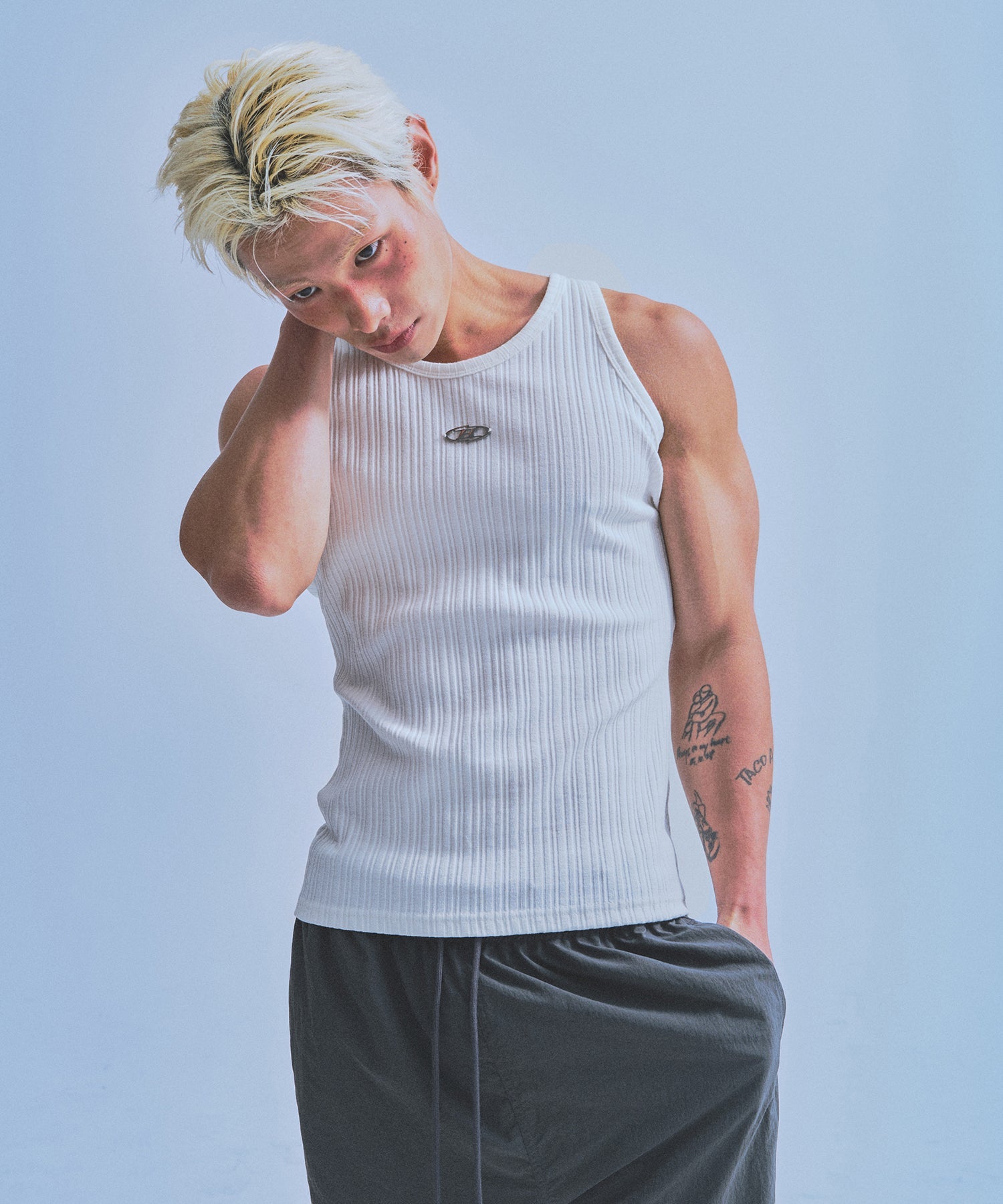 B PENDANT SLICE SLEEVELESS [WHITE] Secondary image