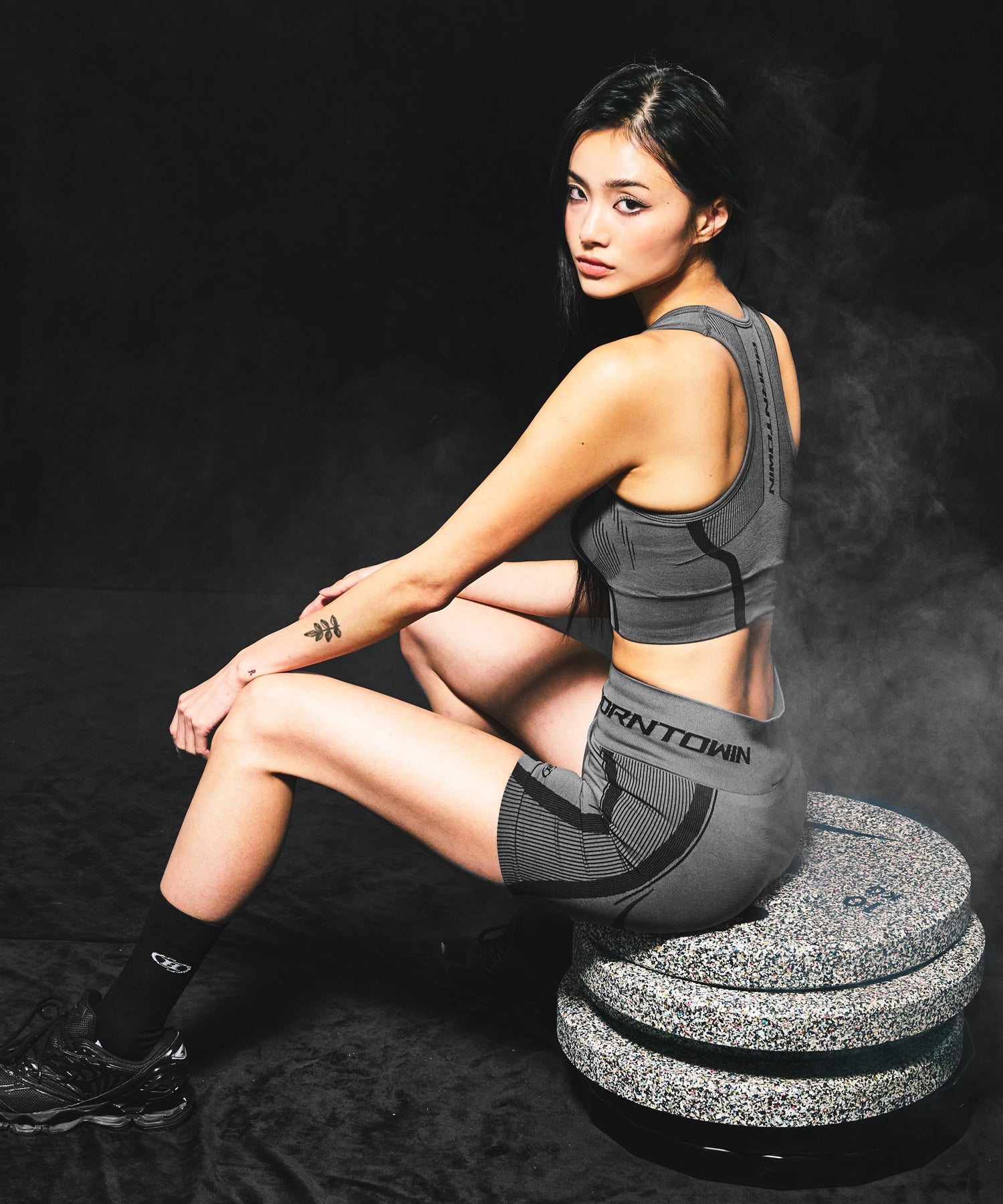 W Symbol B Eclipse Seamless Bra Top [CHARCOAL Secondary image