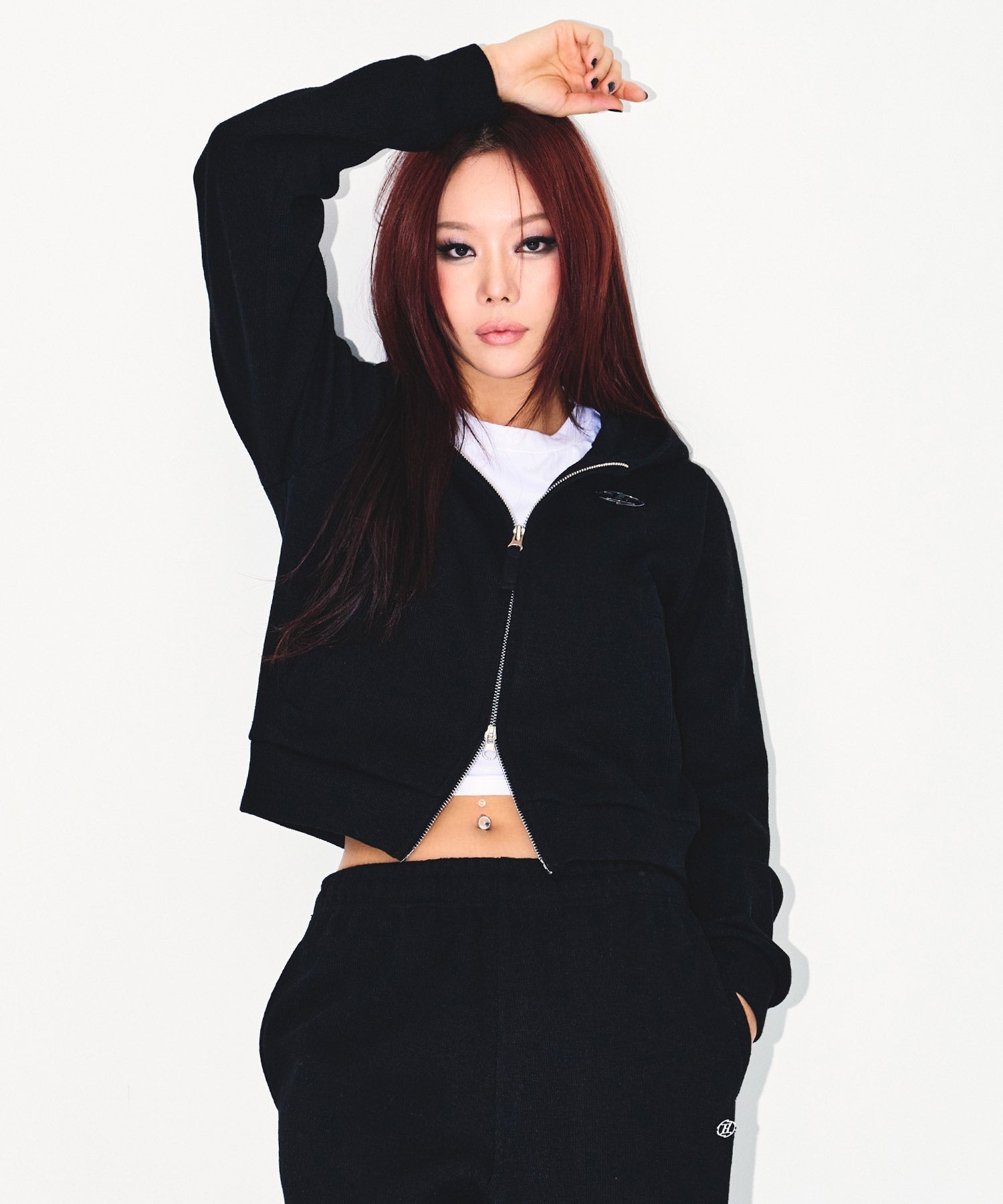 W KNIT LIKE SEMI CROP HOODIE ZIP-UP [BLACK]
