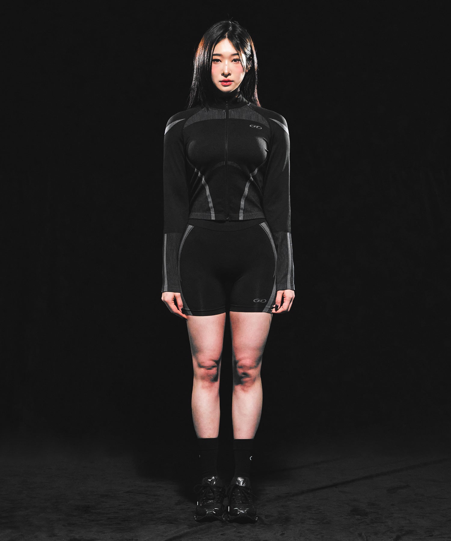 W SYMBOL B ECLIPSE SEAMLESS FULL ZIP-UP JACKET [BLACK] Secondary image