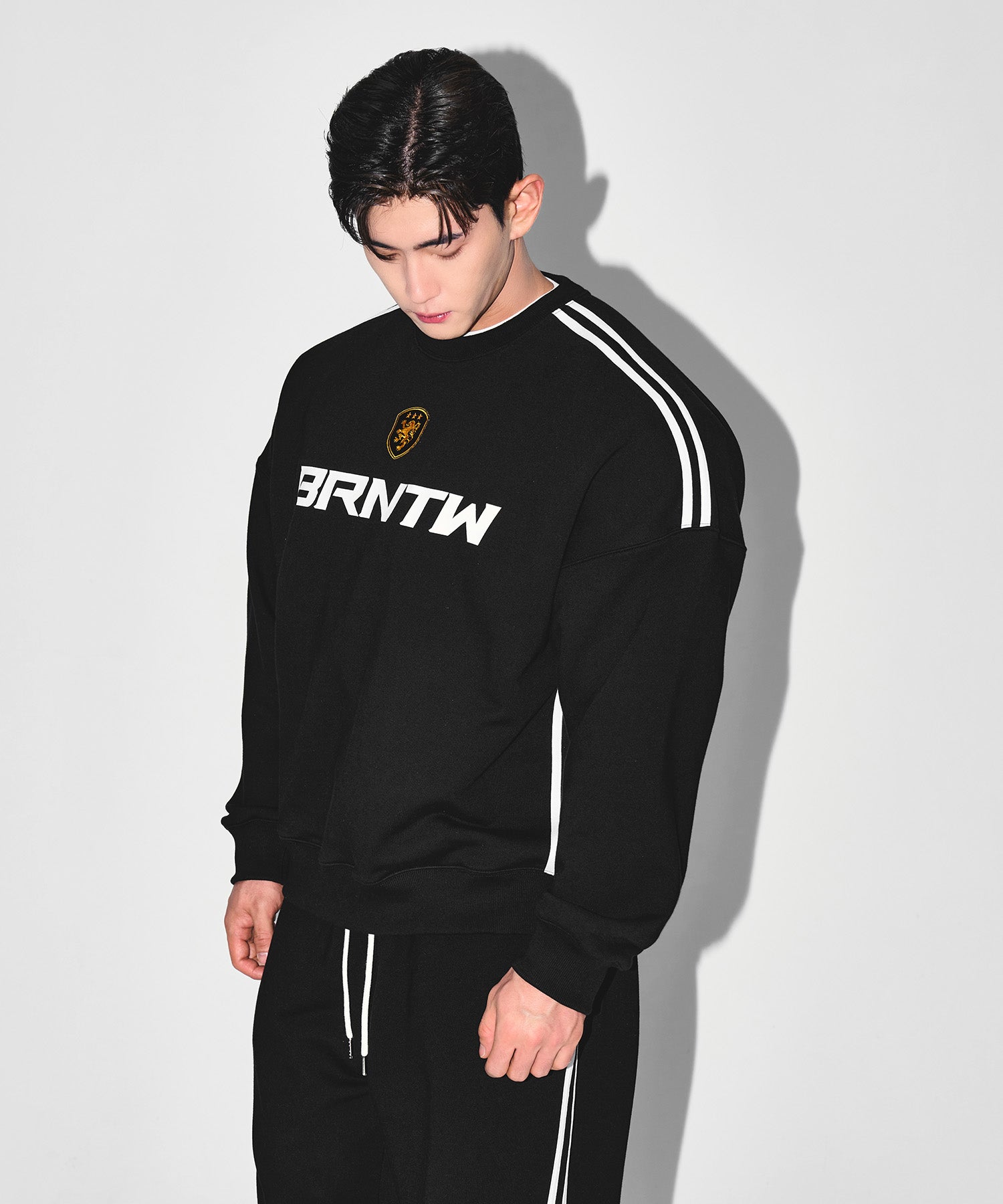 TRACK LINE EMBLEM SWEATSHIRTS [BLACK] Secondary image