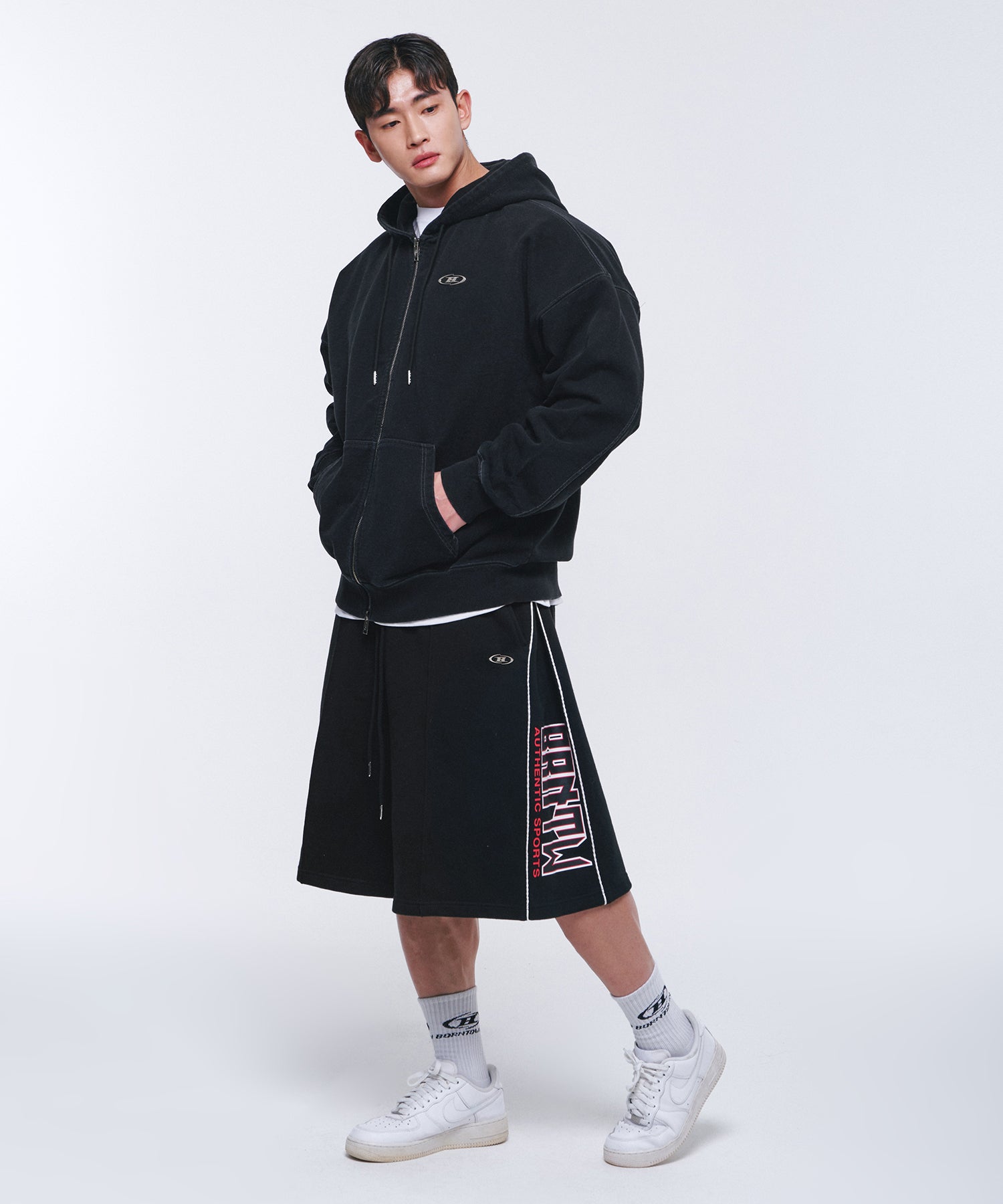 SIDE TWO TUCK BERMUDA PANTS [BLACK]