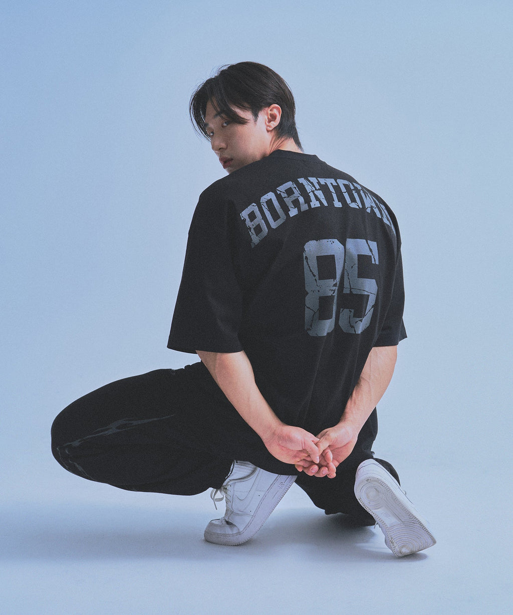85 BACK LOGO EXTRA FIT T-SHIRTS [BLACK]