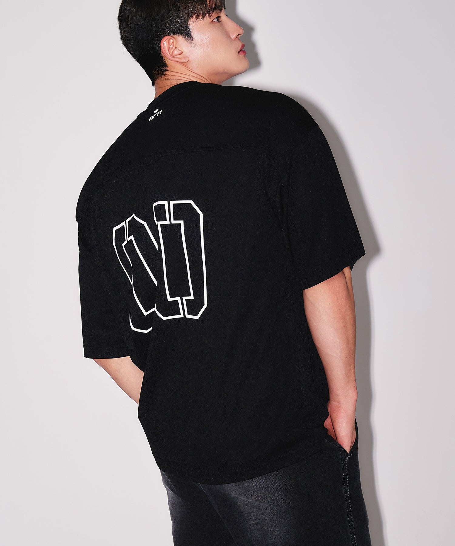 BRN NUMBER TECH EXTRA FIT T-SHIRTS [BLACK]