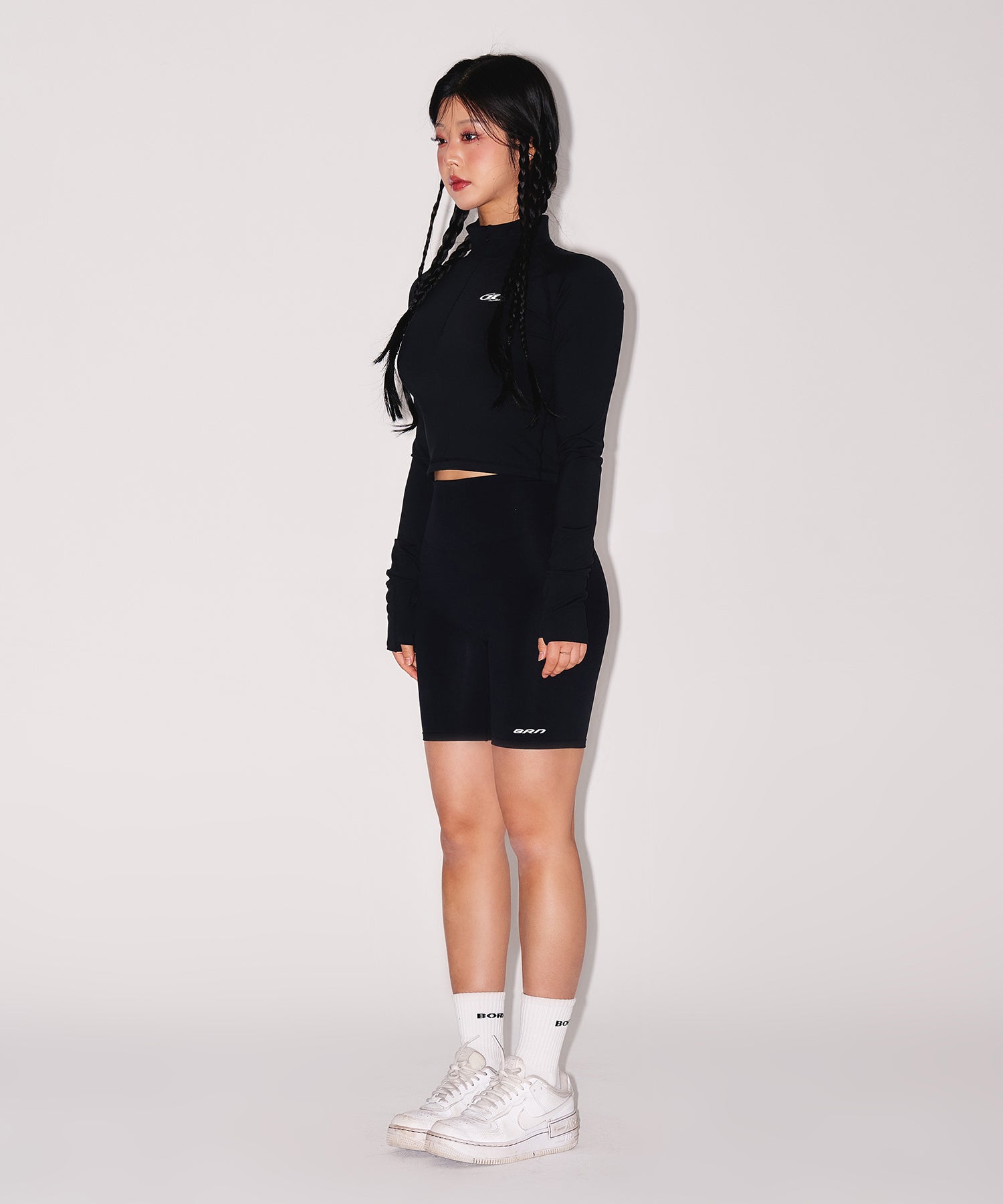 W SYMBOL B MESH HALF ZIP-UP LONG SLEEVE [BLACK]