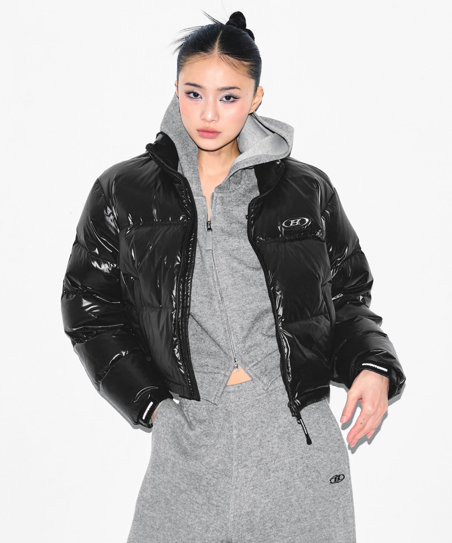 W SILVER B GLOSSY CROP PUFFER DOWN [BLACK] Main image
