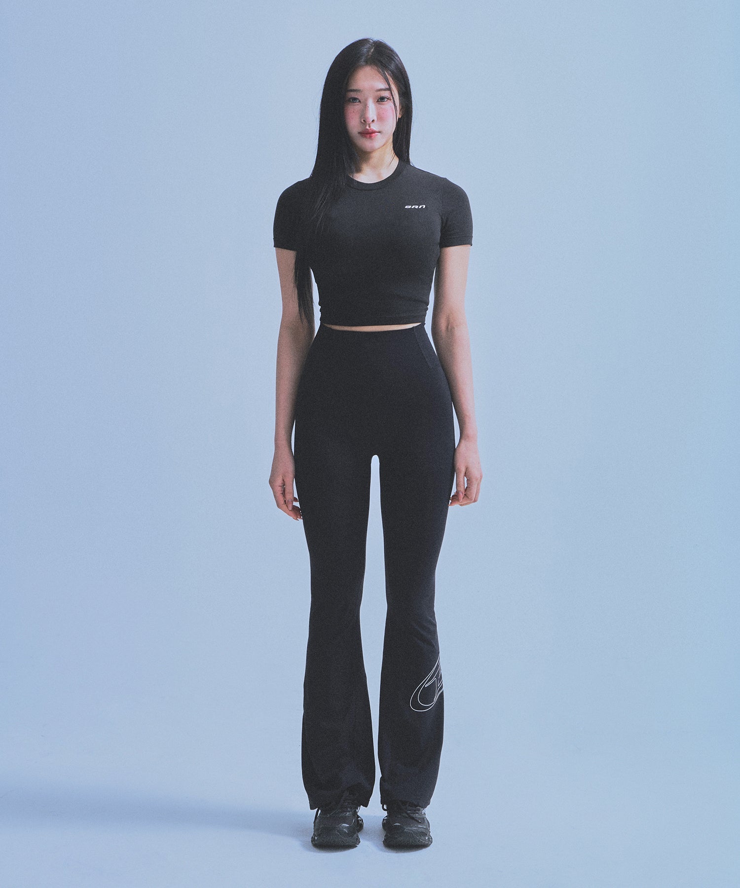 W SILVER BRN SEMI CROP T-SHIRTS [BLACK] Secondary image