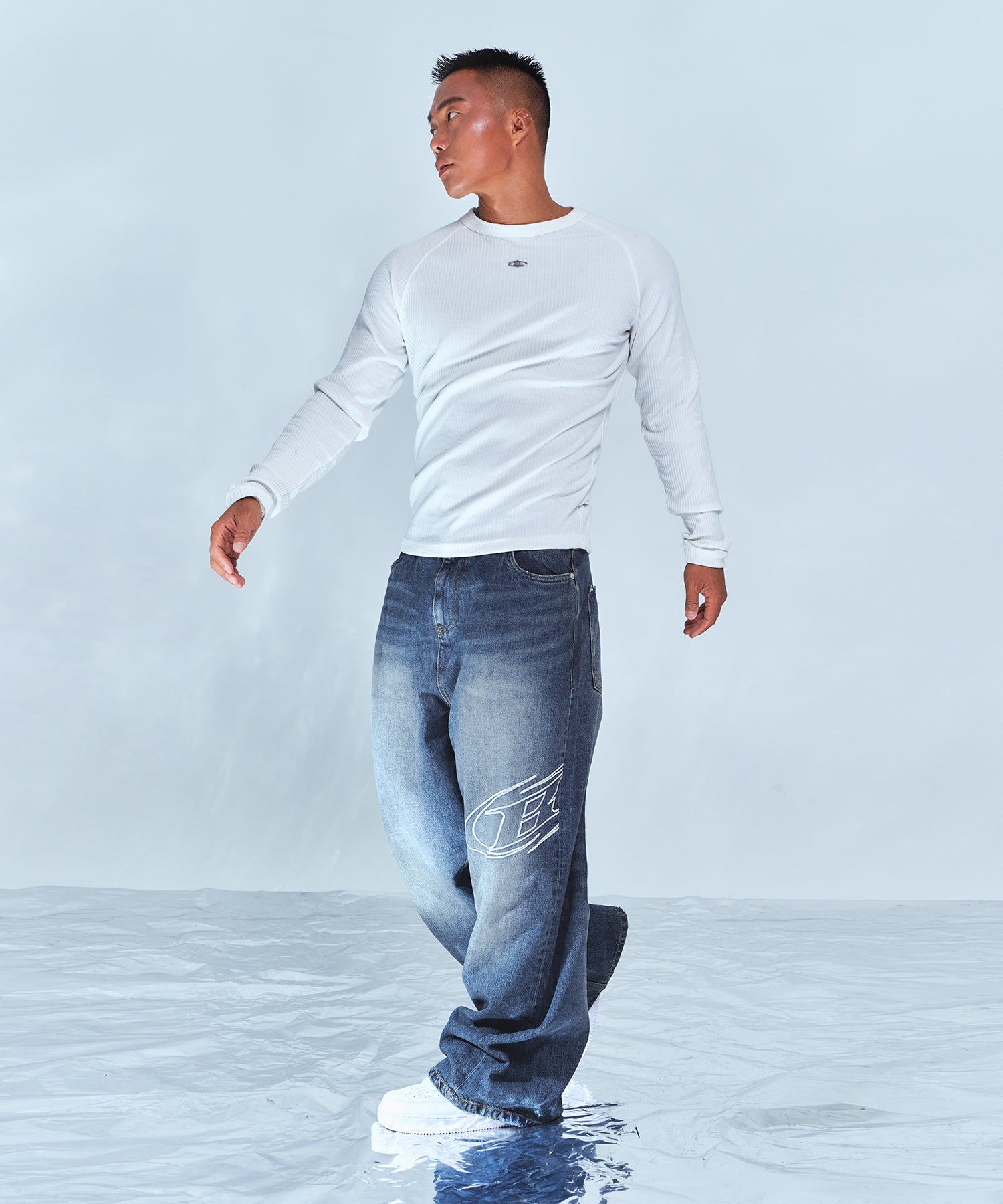 STROKE B WASHED WIDE DENIM PANTS Secondary image