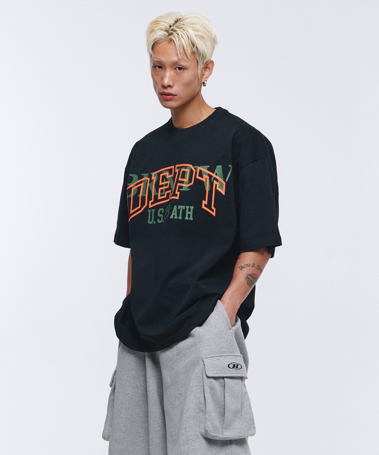 DEPT BACK CUTTING SEMI OVER FIT T-SHIRTS [BLACK] Secondary image