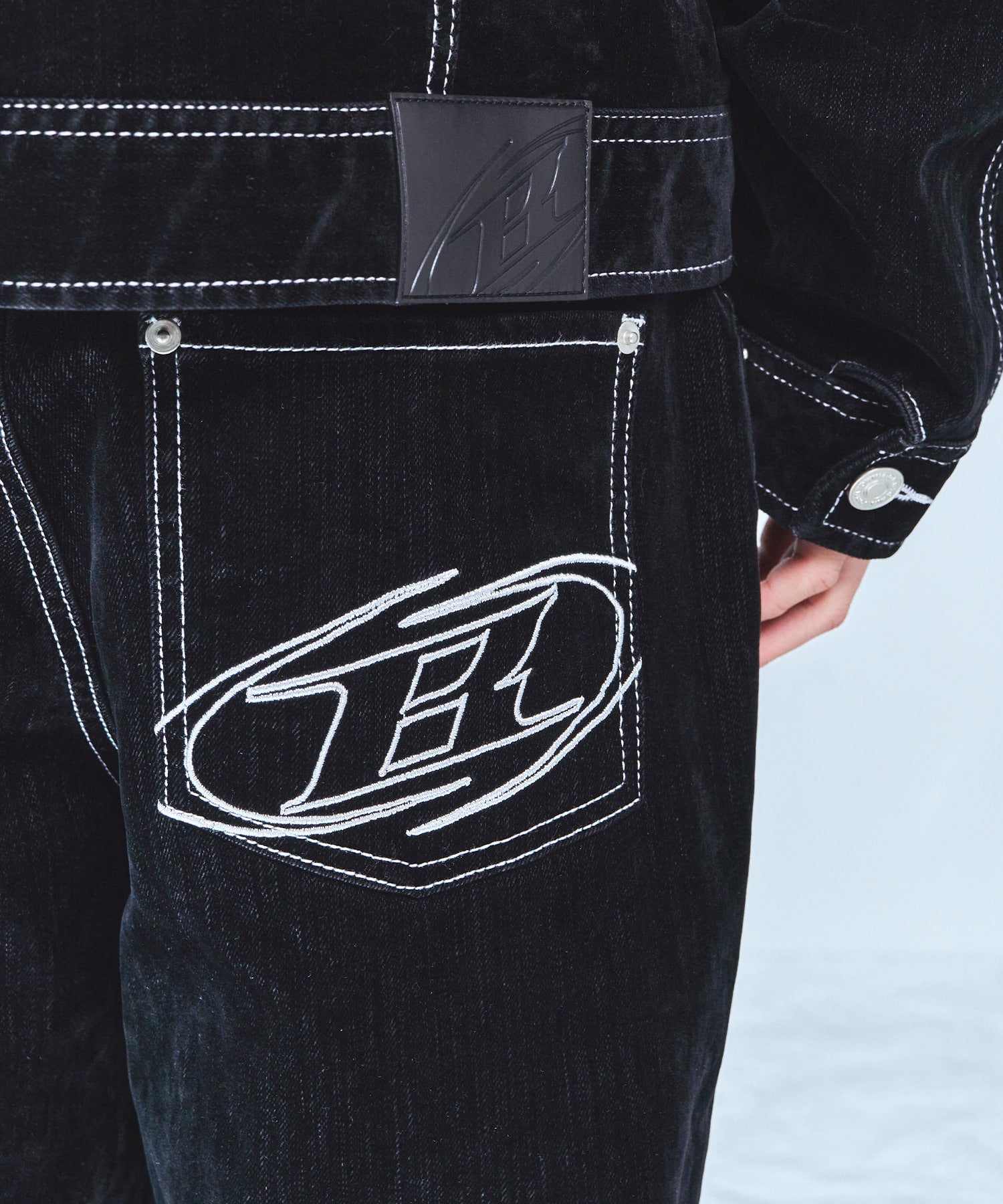 VELVET STRAIGHT DENIM PANTS