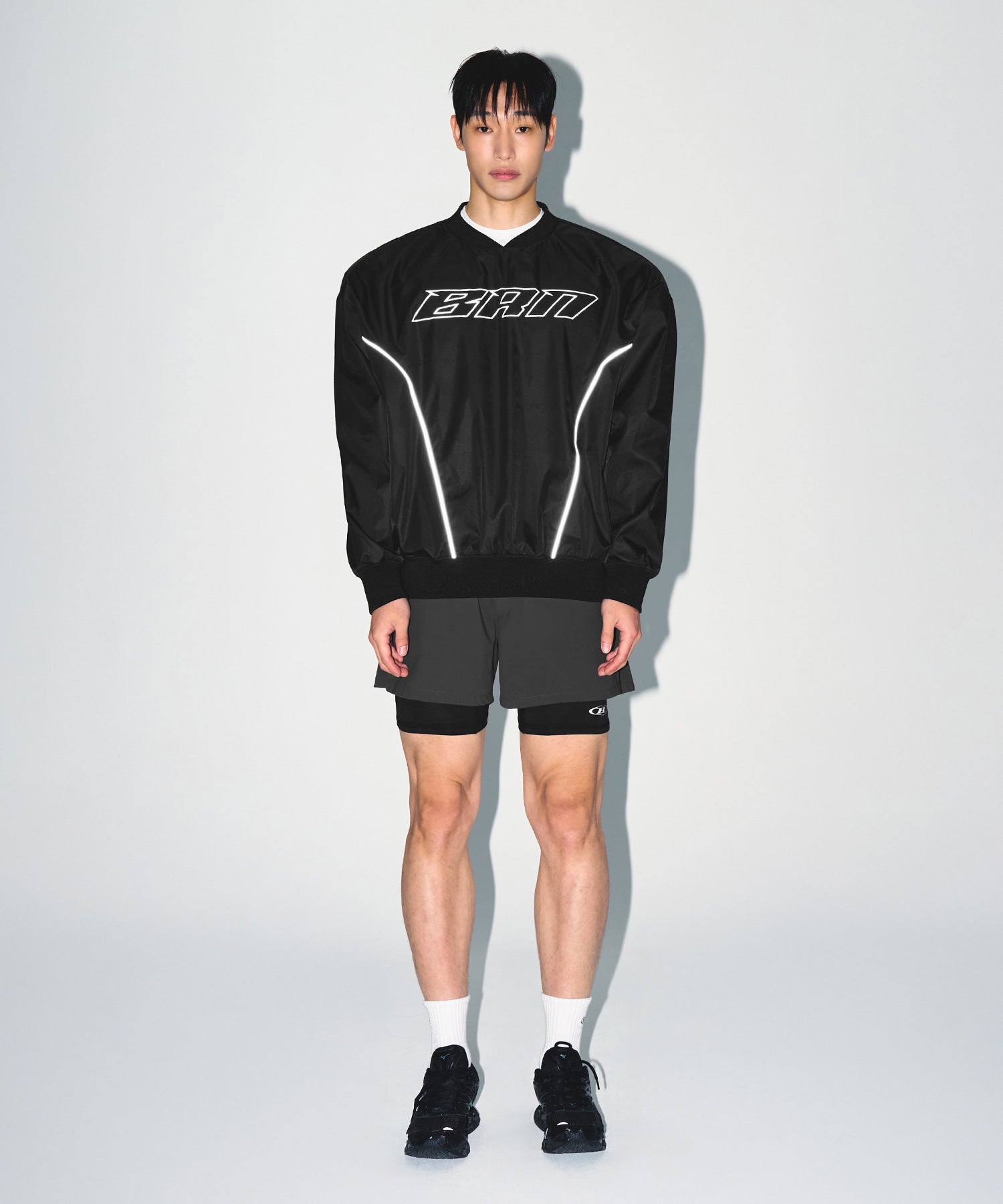 BRN OUTBAND 2 IN 1 SQUAT SHORTS [CHARCOAL] Secondary image