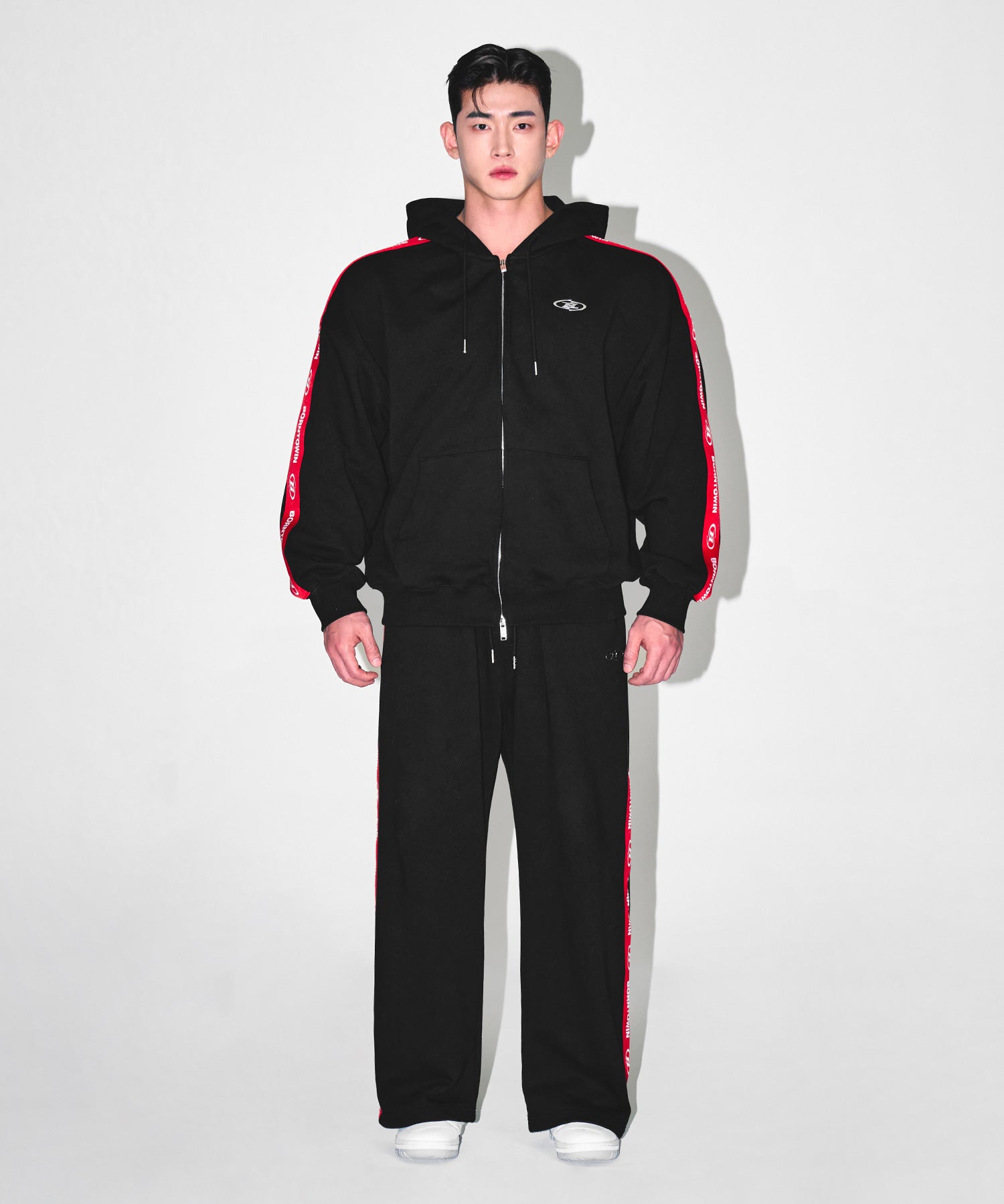 CHROME B RED LINE SEMI WIDE PANTS [BLACK]