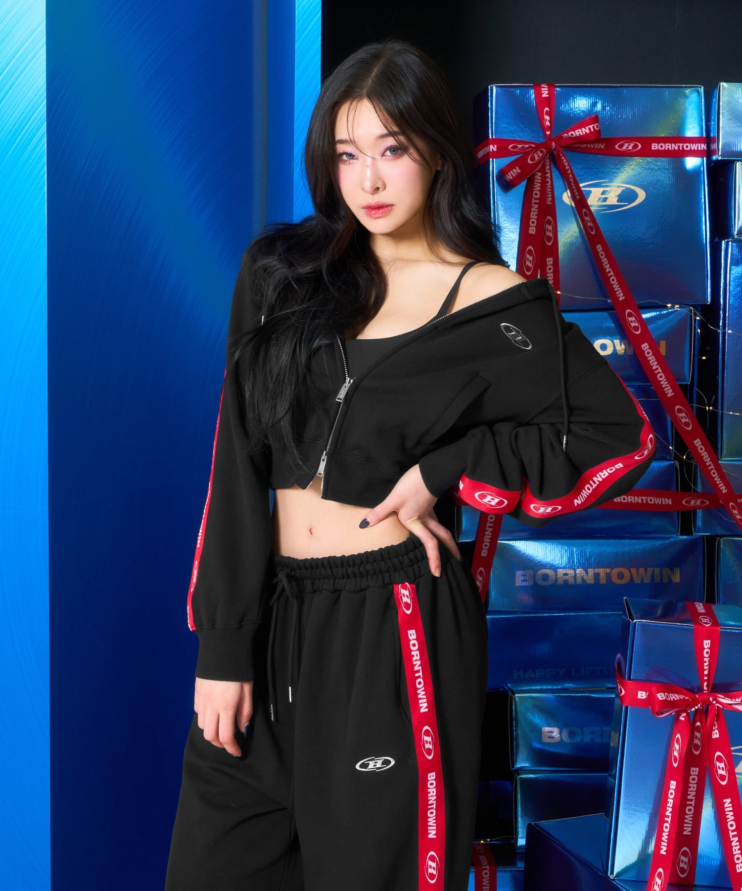 W CHROME B RED LINE CROP HOODIE ZIP-UP [BLACK] Main image