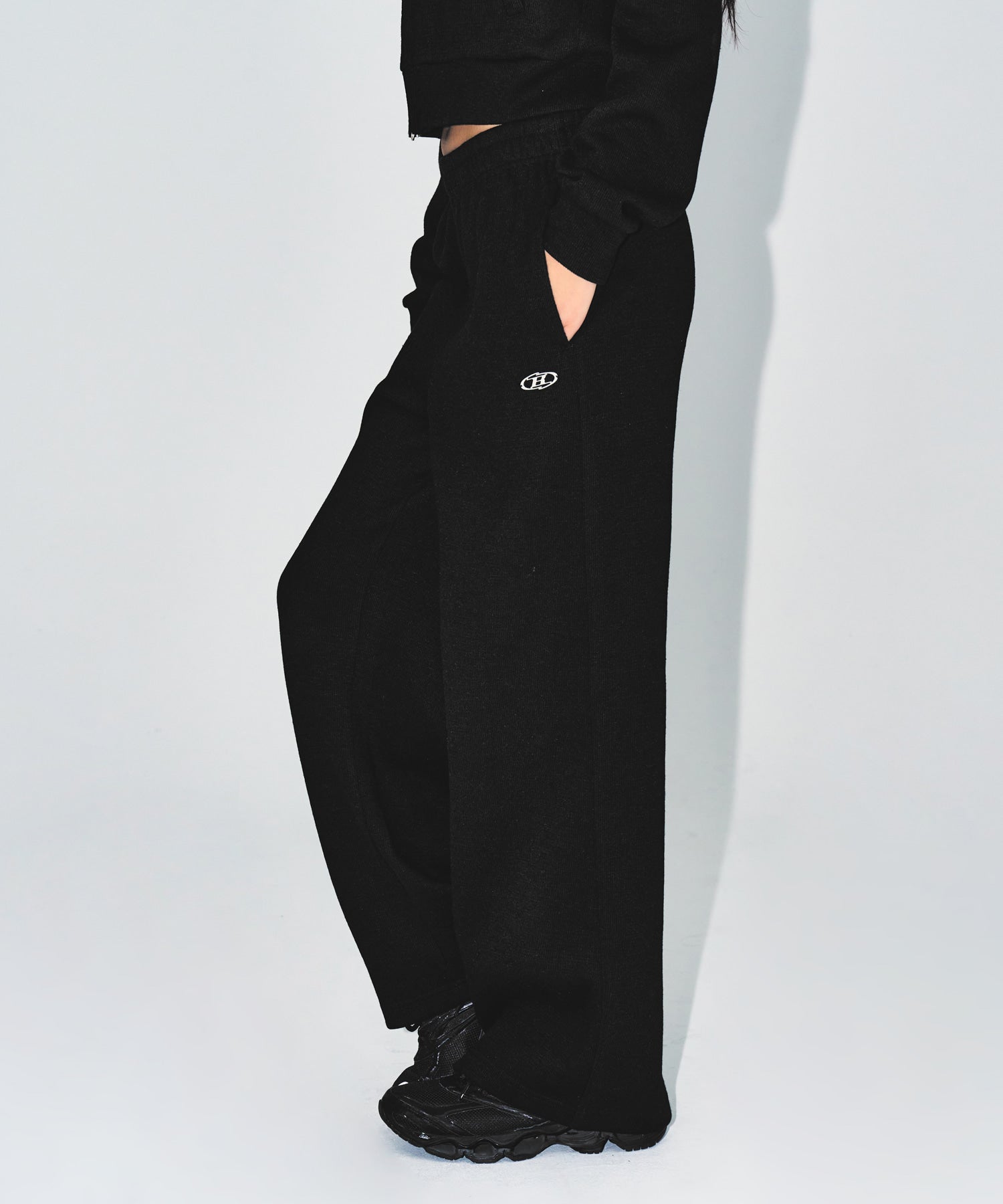 W KNIT LIKE SEMI WIDE PANTS [BLACK]