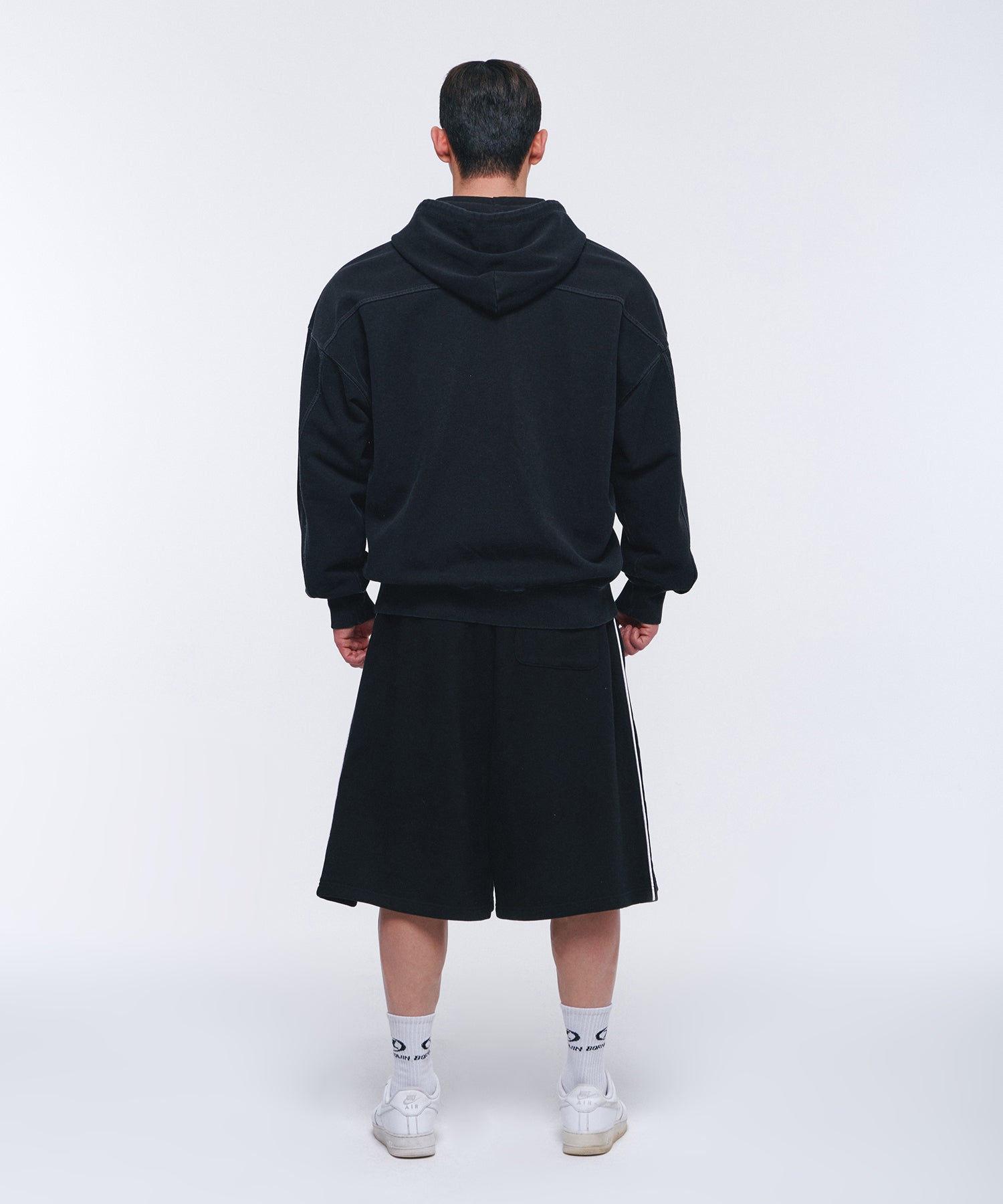 SIDE TWO TUCK BERMUDA PANTS [BLACK]