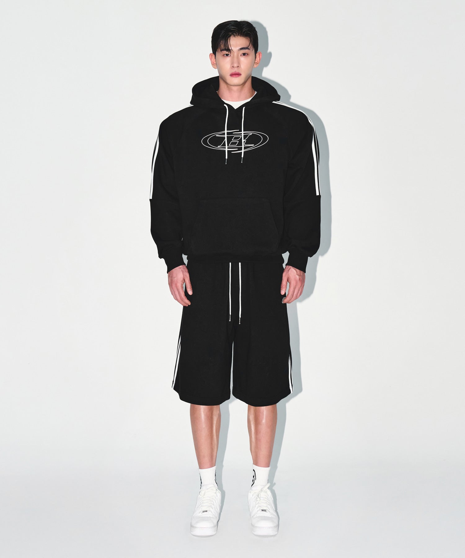 CHROME B TRACK LINE BERMUDA PANTS [BLACK] Secondary image