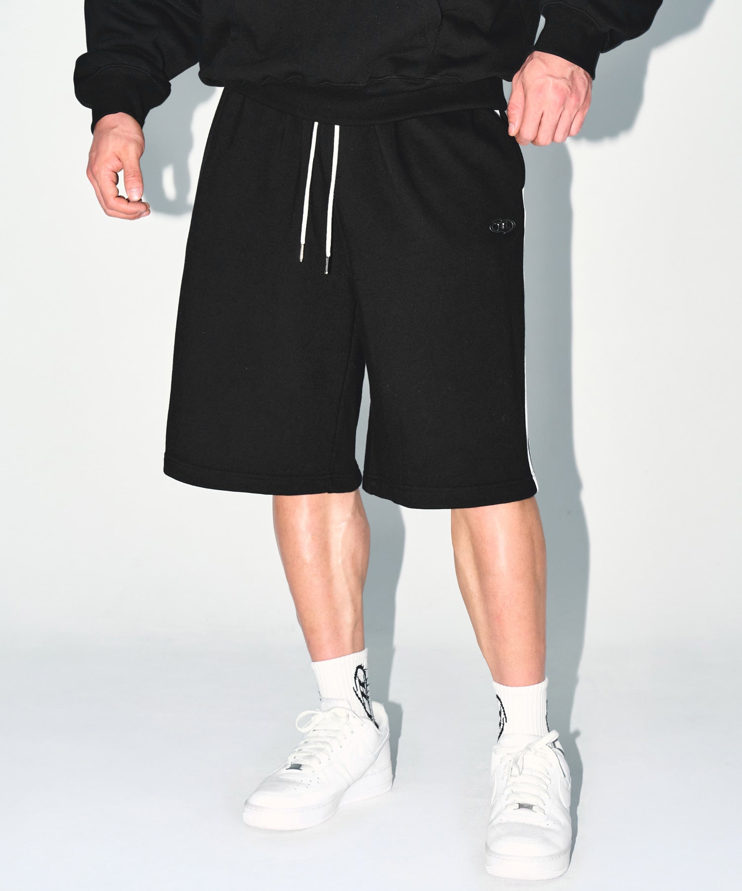 CHROME B TRACK LINE BERMUDA PANTS [BLACK] Main image