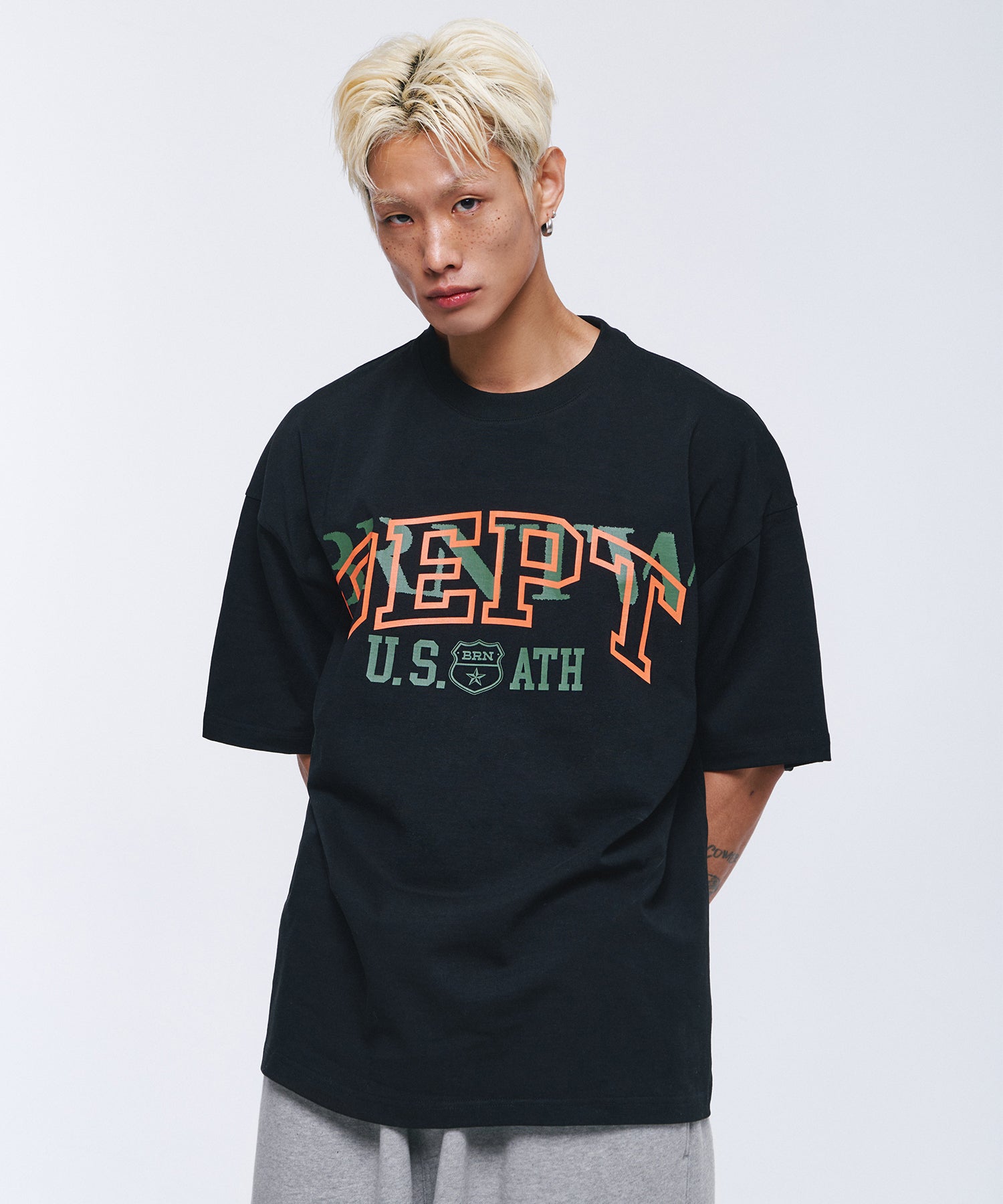 DEPT BACK CUTTING SEMI OVER FIT T-SHIRTS [BLACK] Main image
