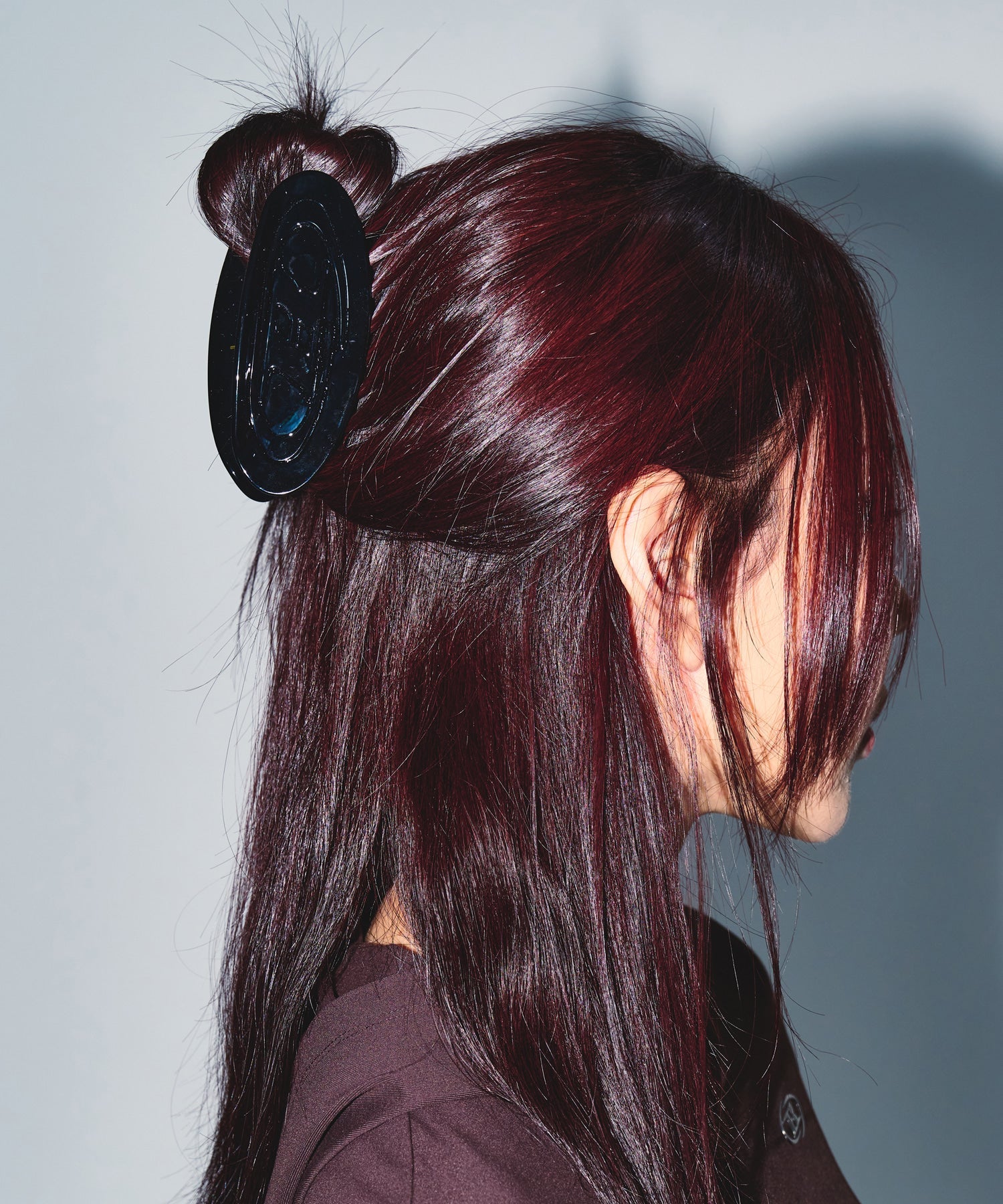 B LOGO HAIR CLIP [BLACK]