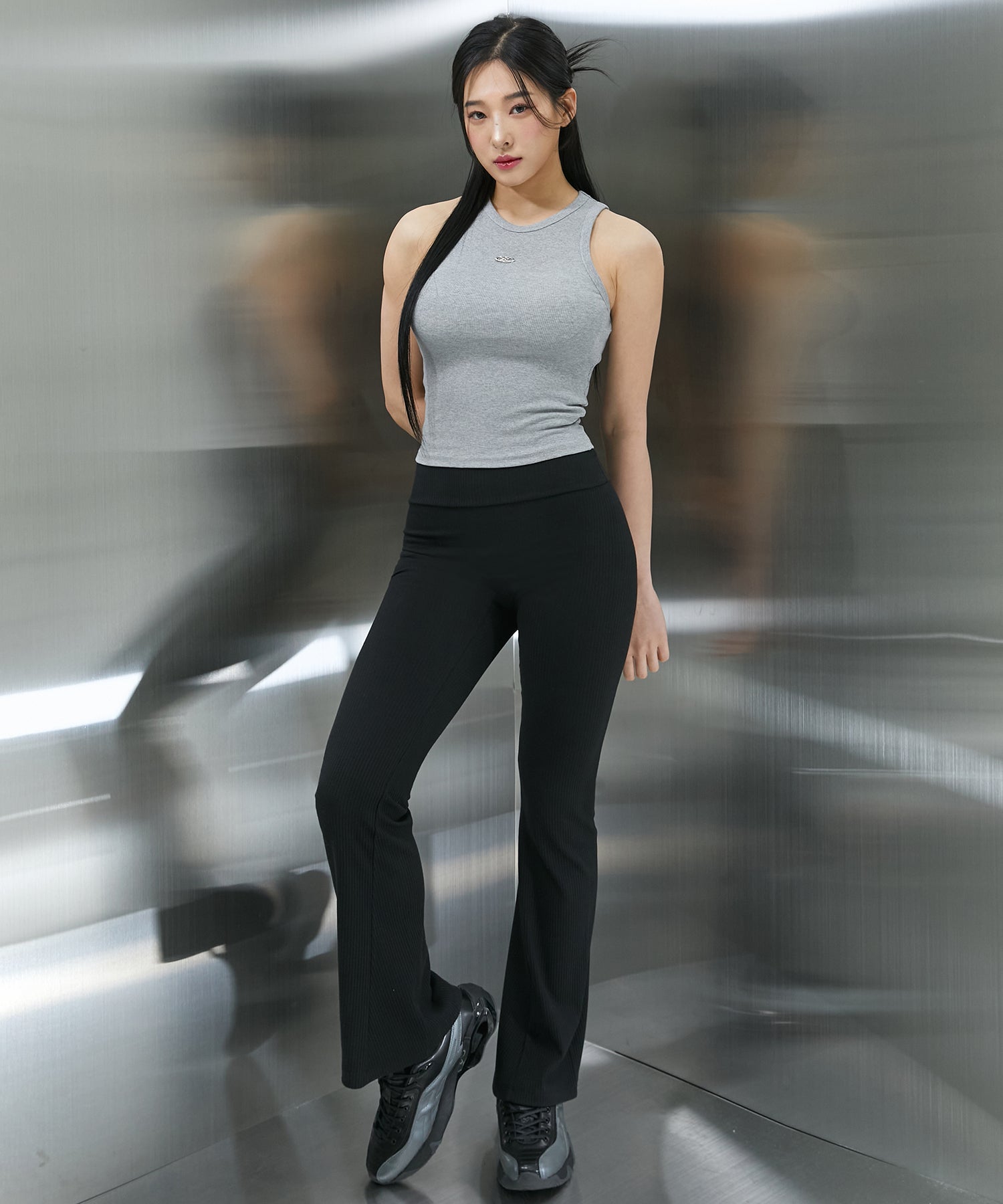 B PENDANT RIBBED SEMI CROP SLEEVELESS [MELANGE GREY] Secondary image