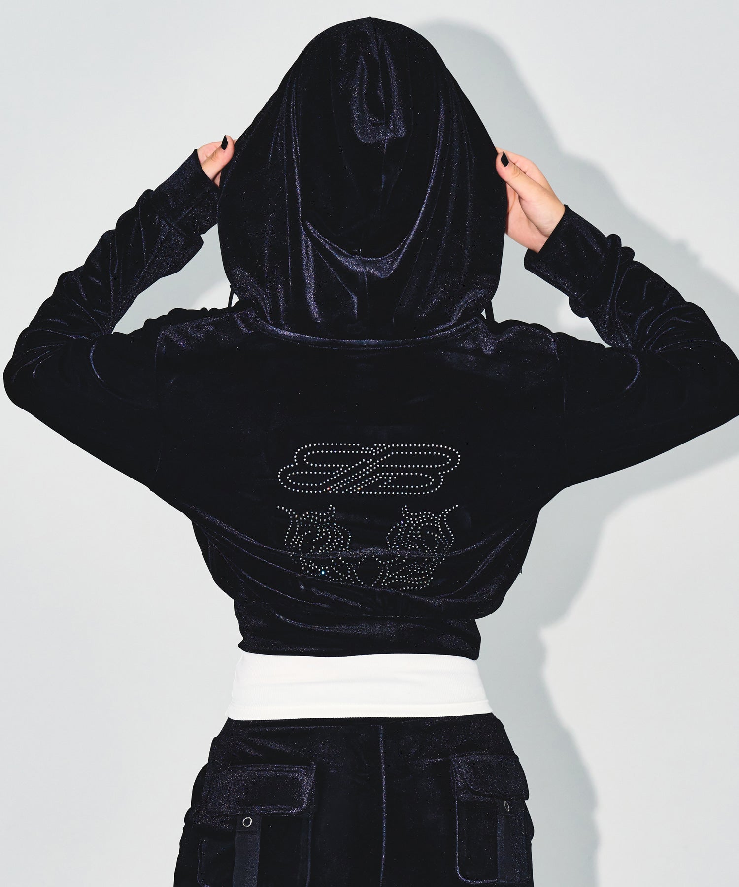 W DOUBLE B VELVET CROP HOODIE ZIP-UP [BLACK] Main image