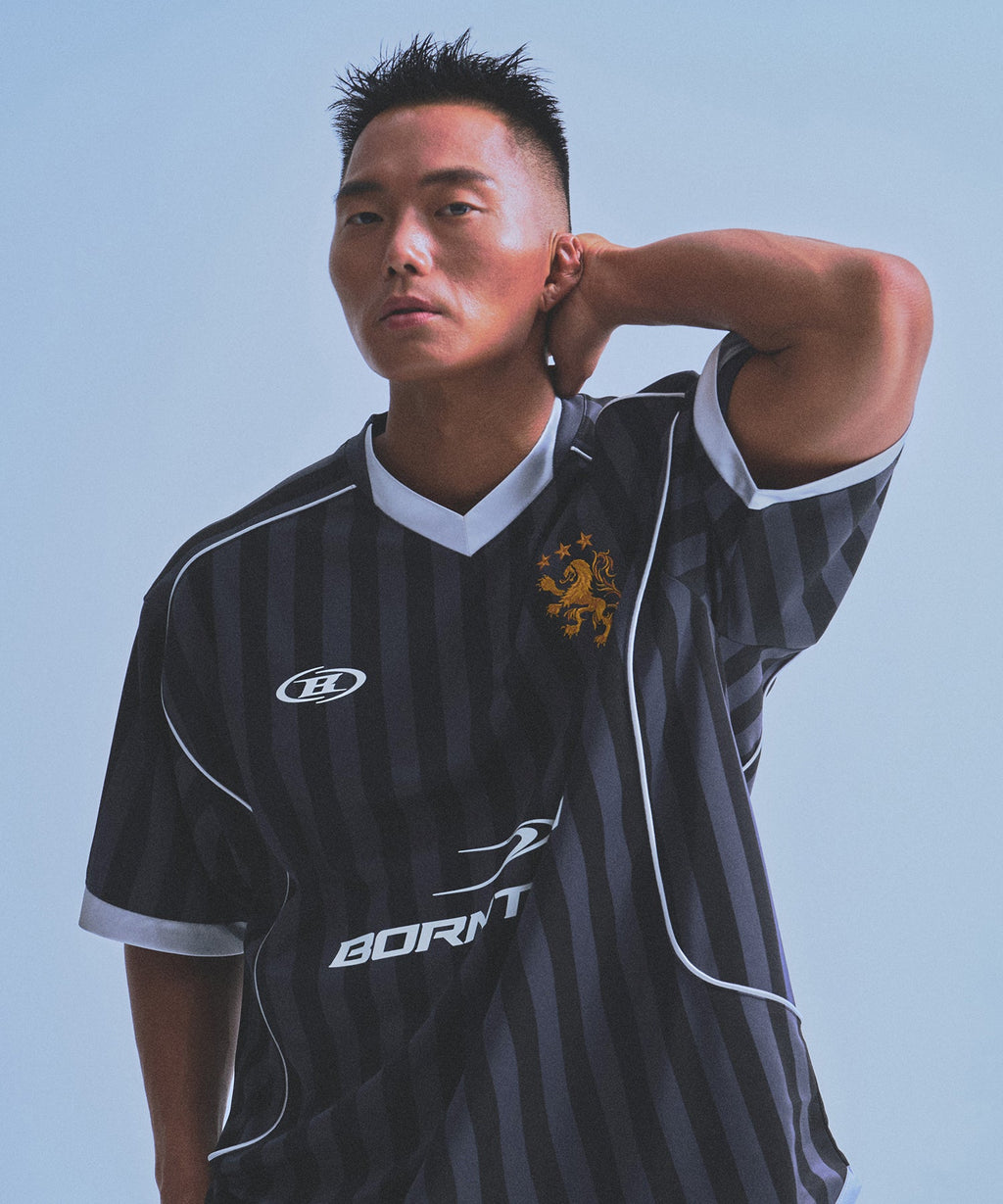 SYMBOL B SOCCER STRIPE JERSEY [BLACK]