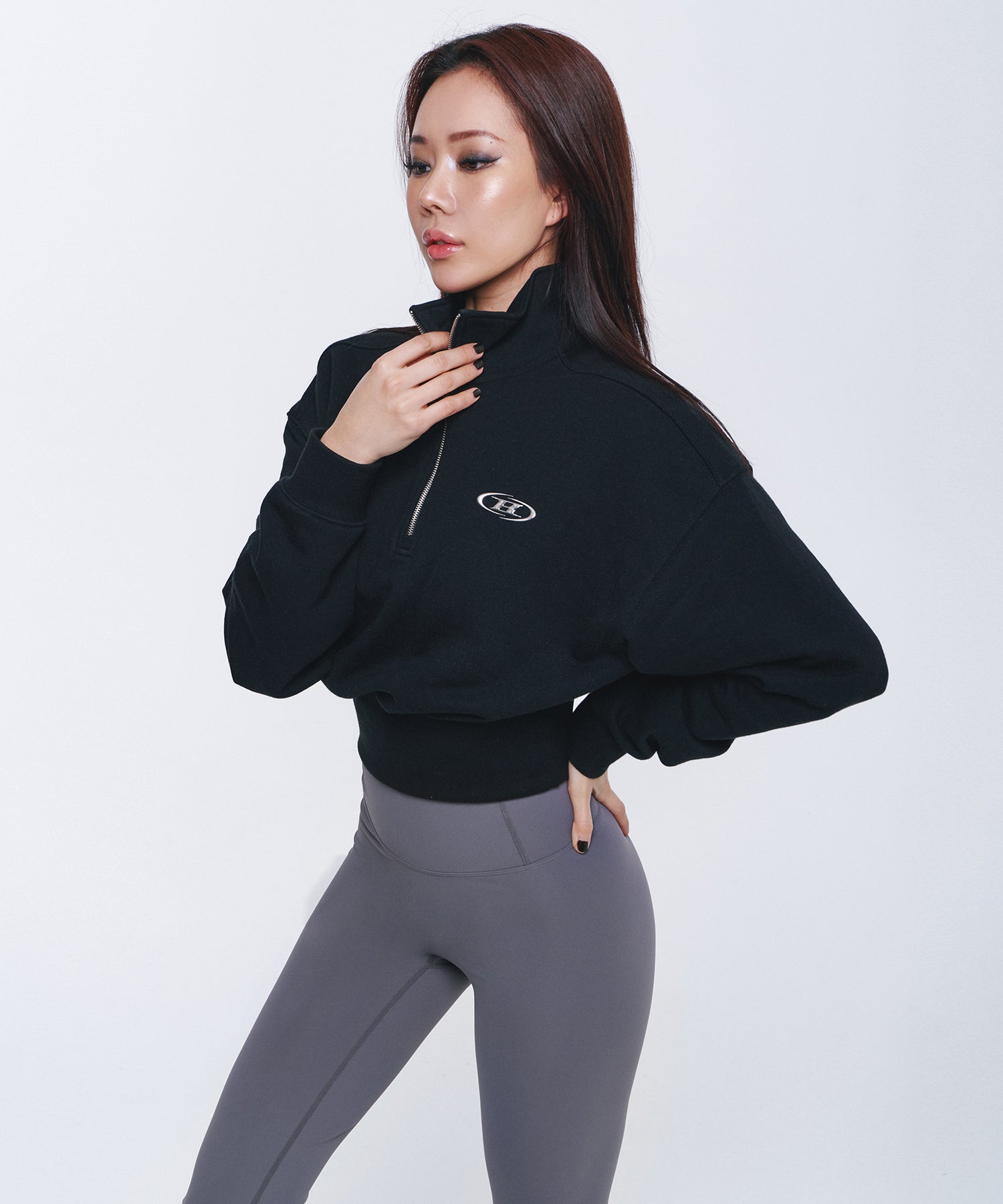 W SILVER B HALF ZIP UP SWEATSHIRTS [BLACK]