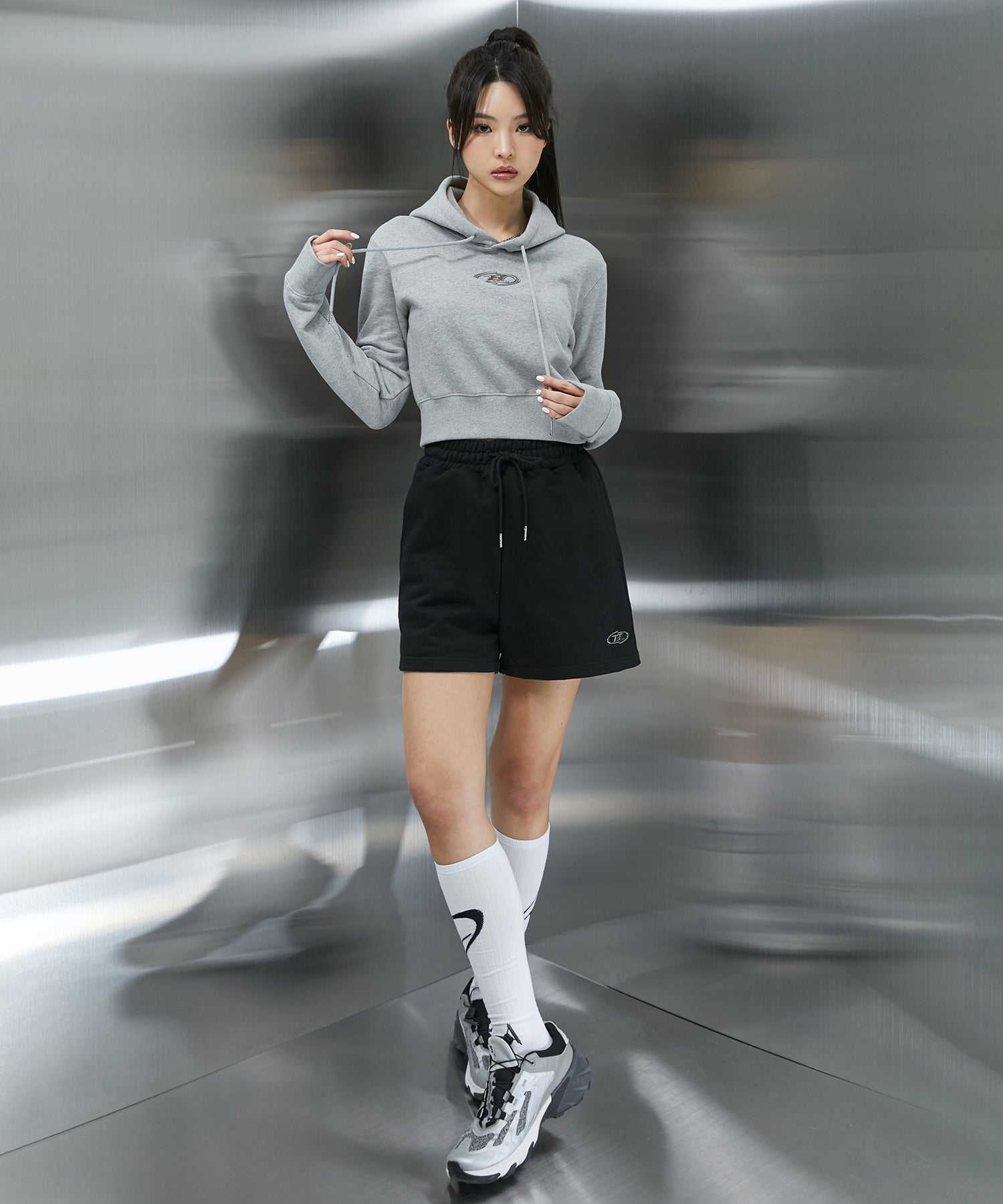 BIG CHROME B LOGO CROP HOODIE [MELANGE GREY] Main image