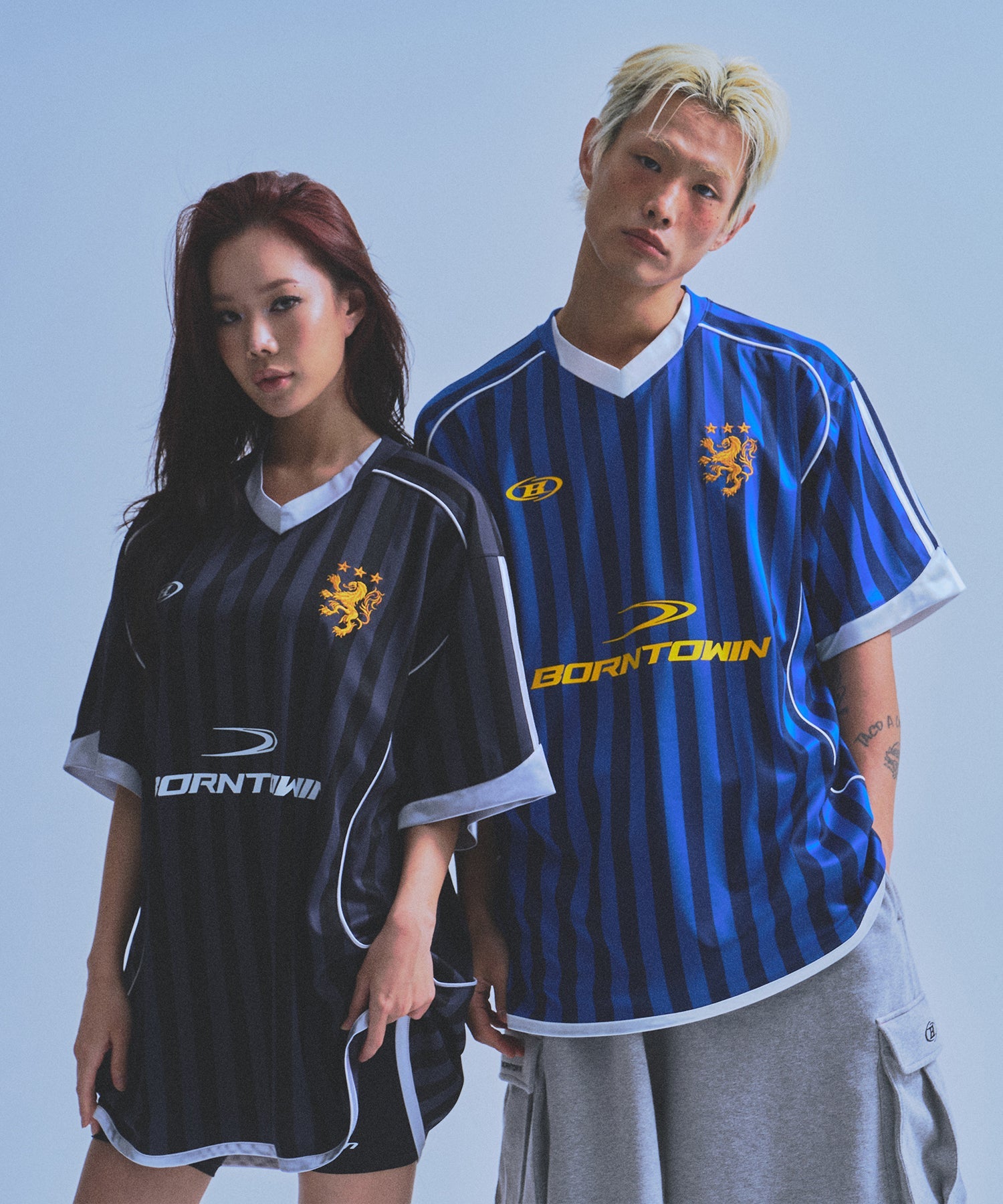 SYMBOL B SOCCER STRIPE JERSEY [BLACK]