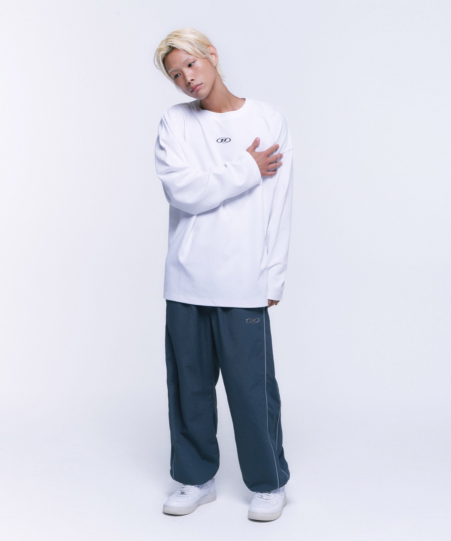 SILVER B OVER FIT LONGSLEEVE [WHITE] Secondary image