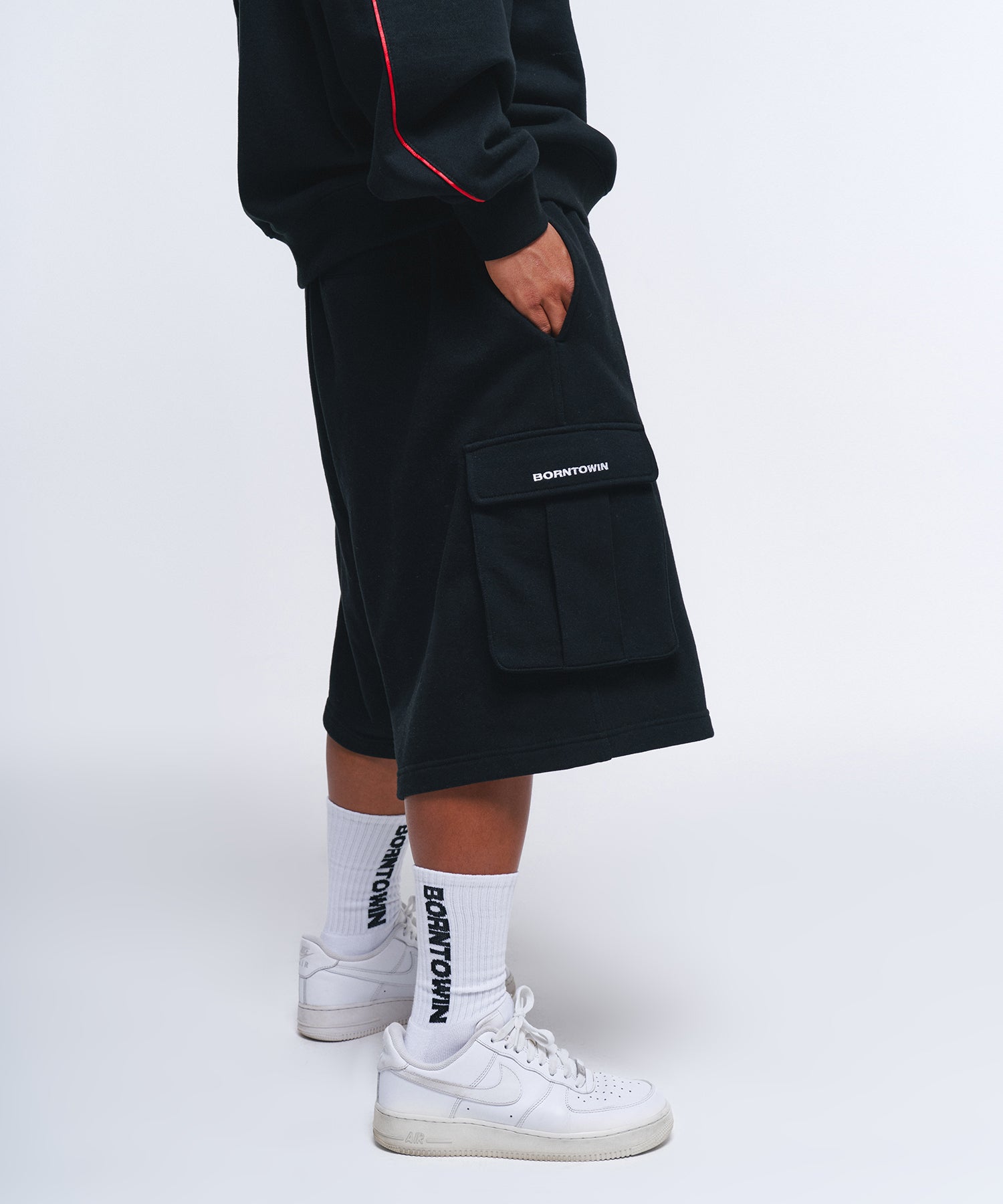 SYMBOL LOGO CARGO BERMUDA PANTS [BLACK] Secondary image