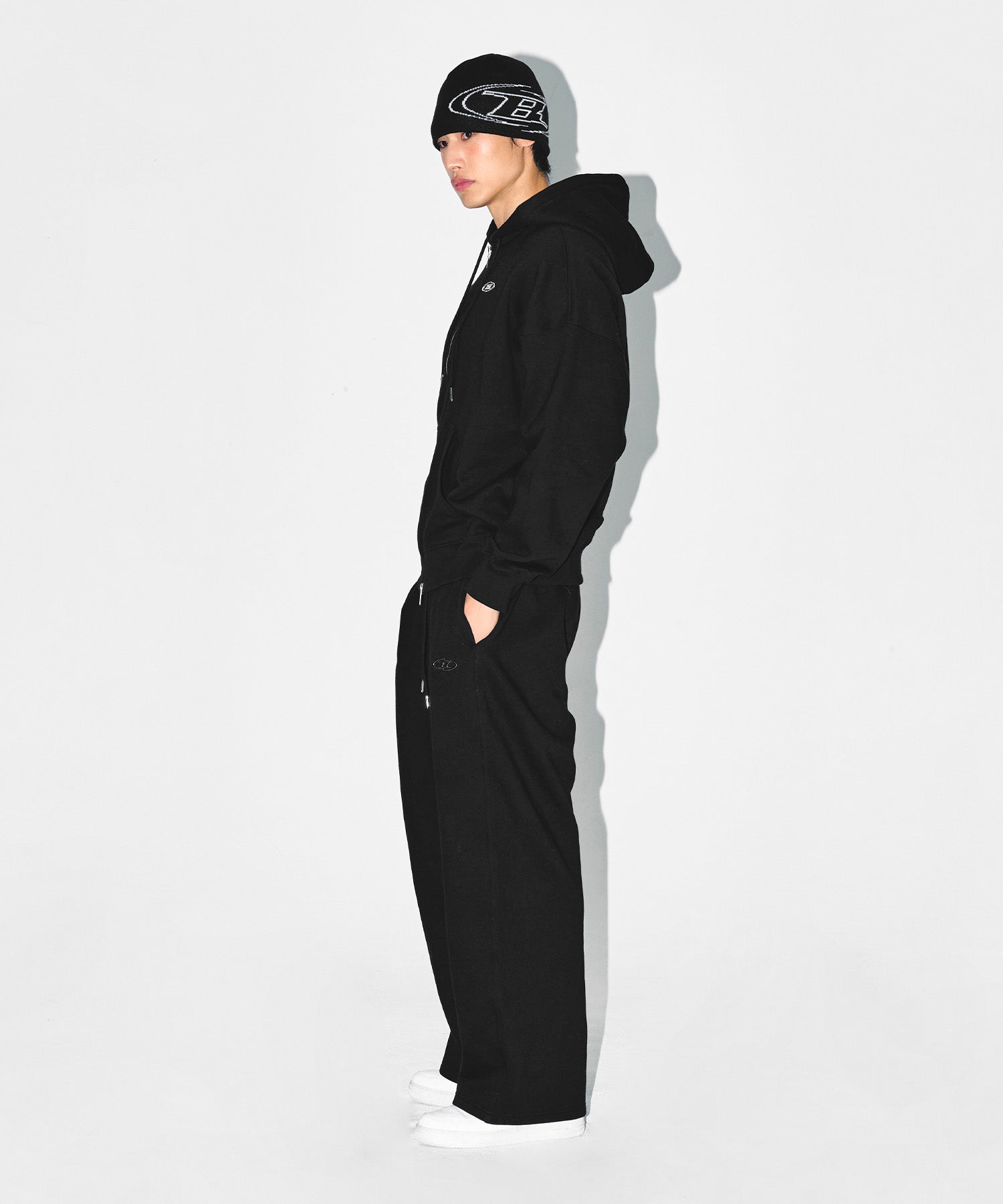 CHROME B FLEECE SEMI WIDE PANTS [BLACK]