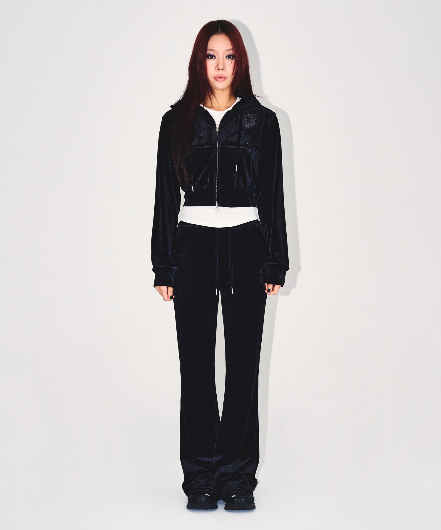 W DOUBLE B VELVET CROP HOODIE ZIP-UP [BLACK] Secondary image