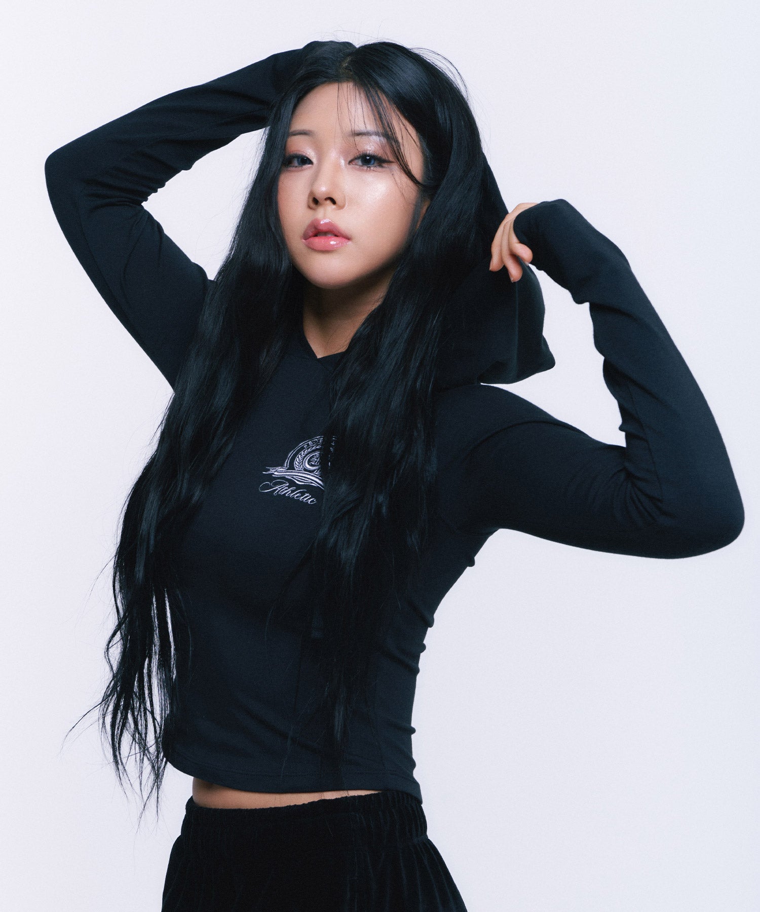 ATHLETIC EMBLEM SLIM HOODIE [BLACK] Main image