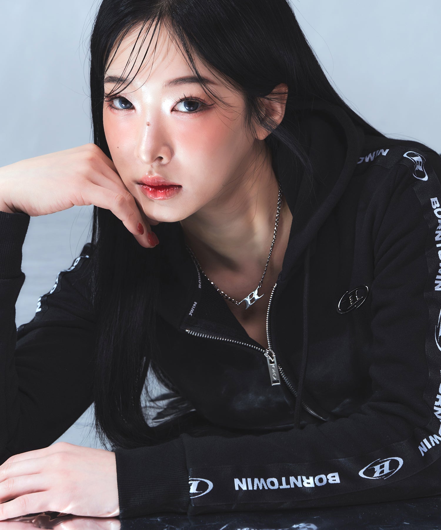 CHROME B BLACK LINE CROP ZIP-UP HOODIE [BLACK] Secondary image