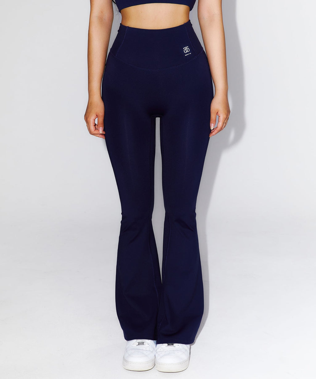 [MIN GA YOUNG] WINNER SYMBOL B BOOTS CUT LEGGINGS [NAVY]