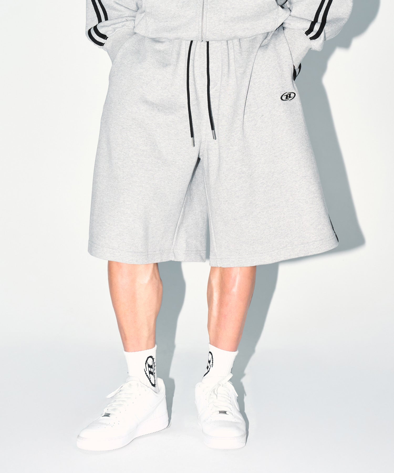 CHROME B TRACK LINE BERMUDA PANTS [MELANGE GREY] Main image