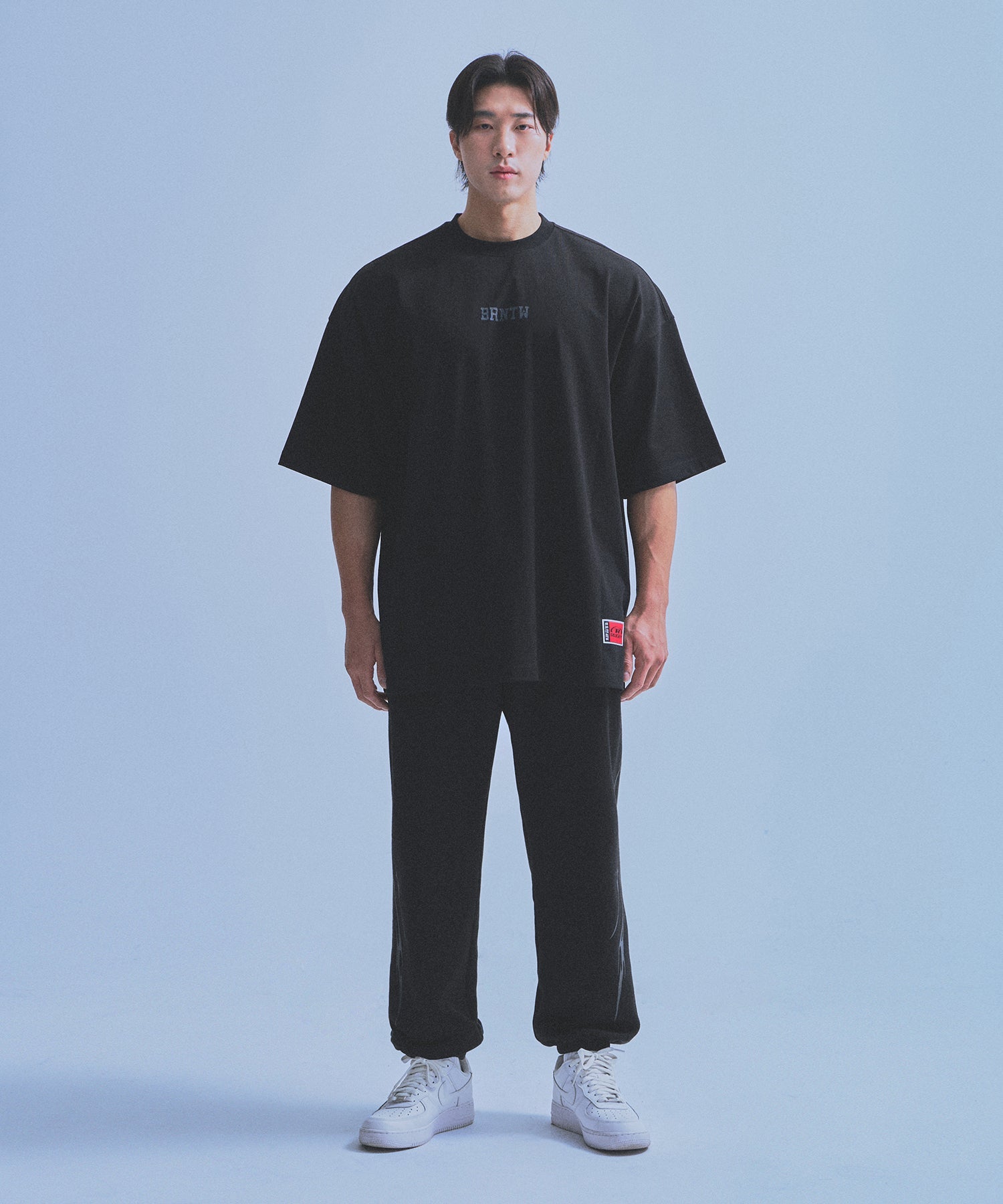85 BACK LOGO EXTRA FIT T-SHIRTS [BLACK]