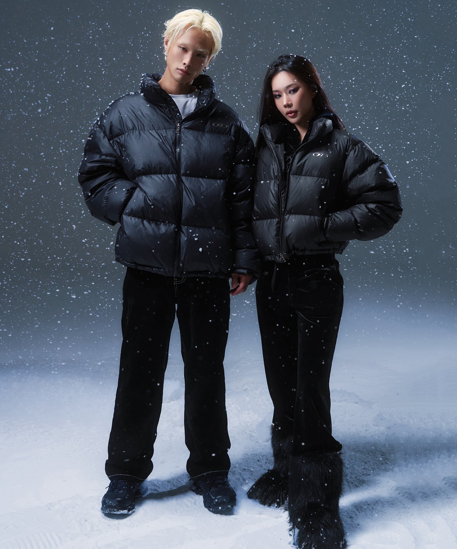 BIG SYMBOL PUFFER CROP DOWN [BLACK]