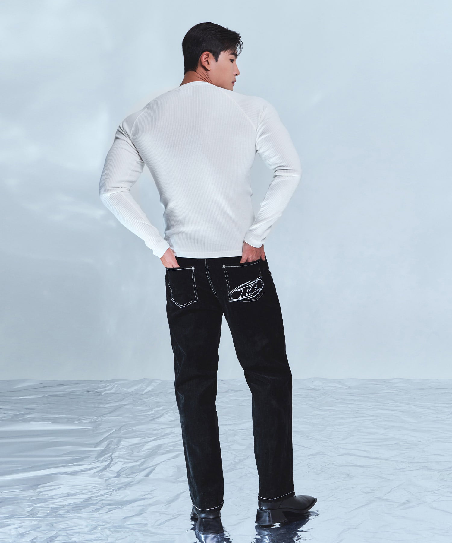 VELVET STRAIGHT DENIM PANTS