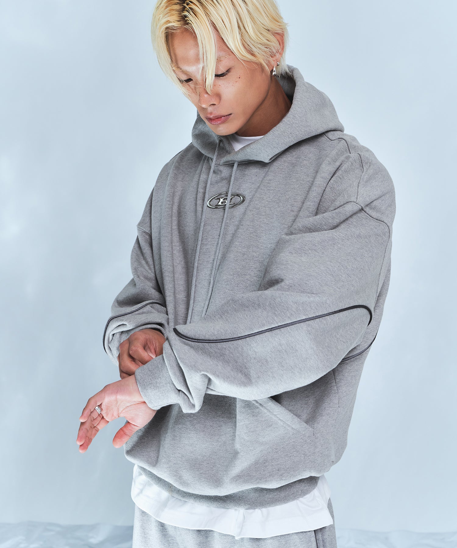 BIG CHROME REFLECTIVE LINE HOODIE [MELANGE GREY] Secondary image