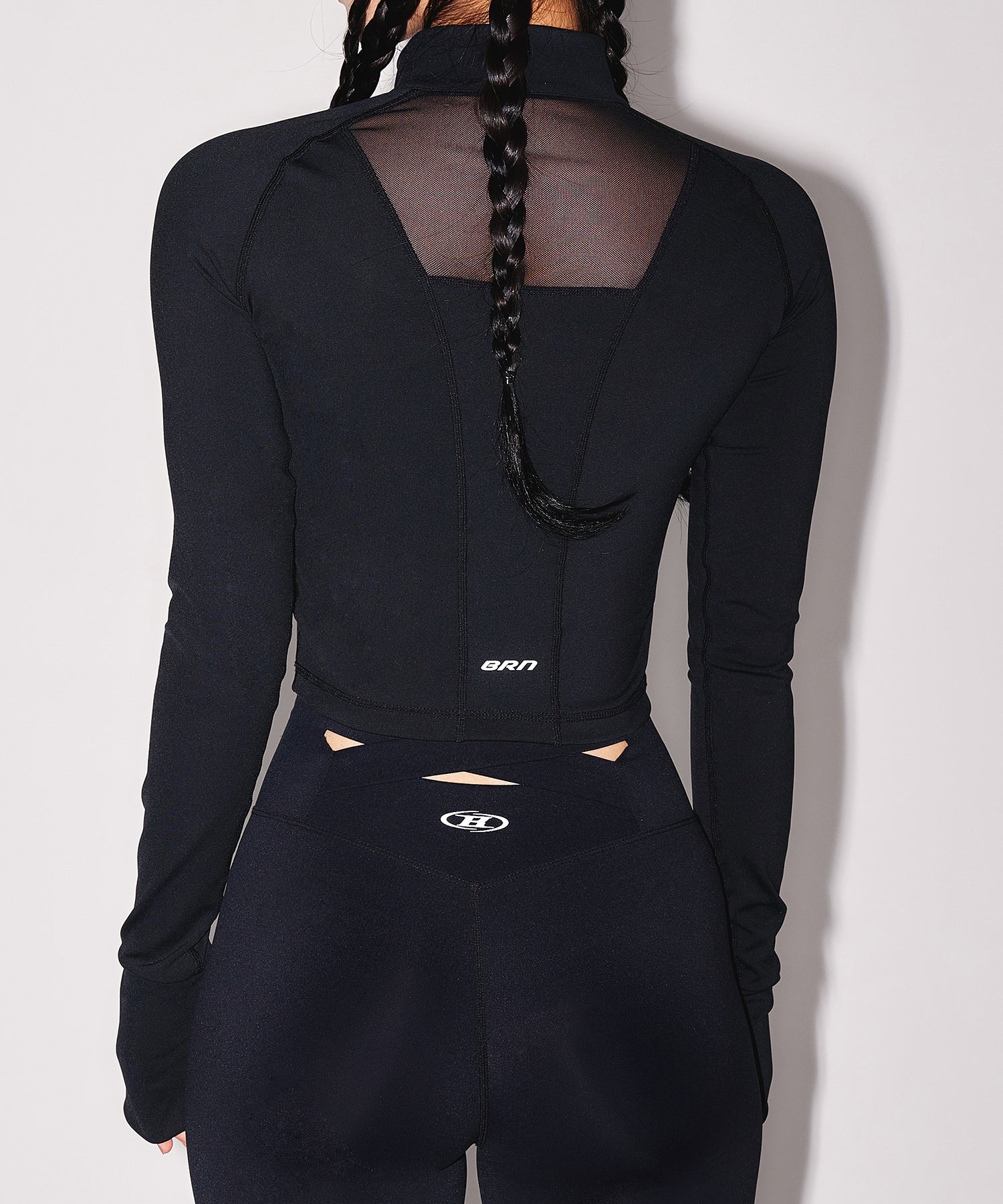 W SYMBOL B MESH HALF ZIP-UP LONG SLEEVE [BLACK]