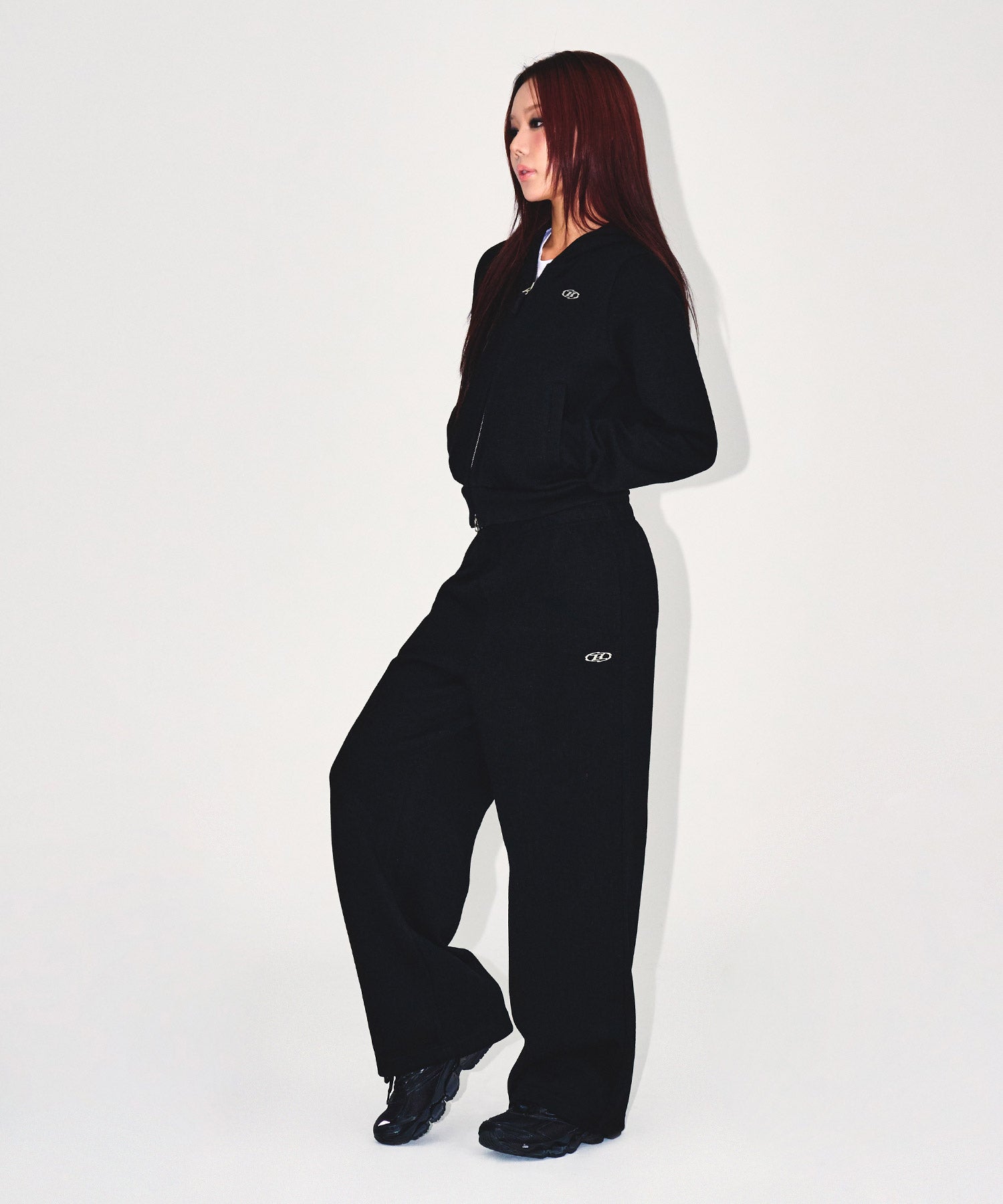 W KNIT LIKE SEMI CROP HOODIE ZIP-UP [BLACK]