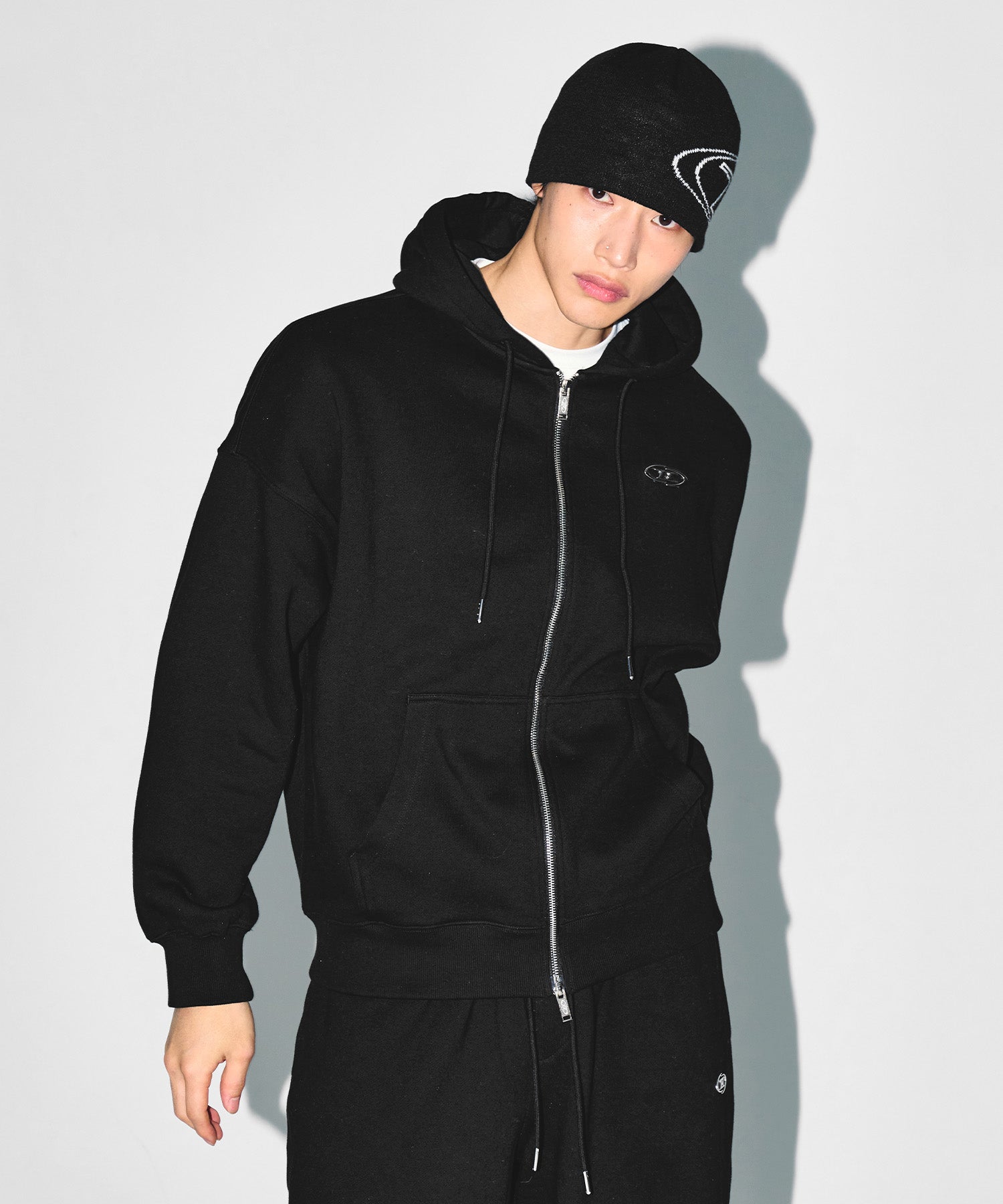 CHROME B FLEECE HOODIE ZIP-UP [BLACK] Main image