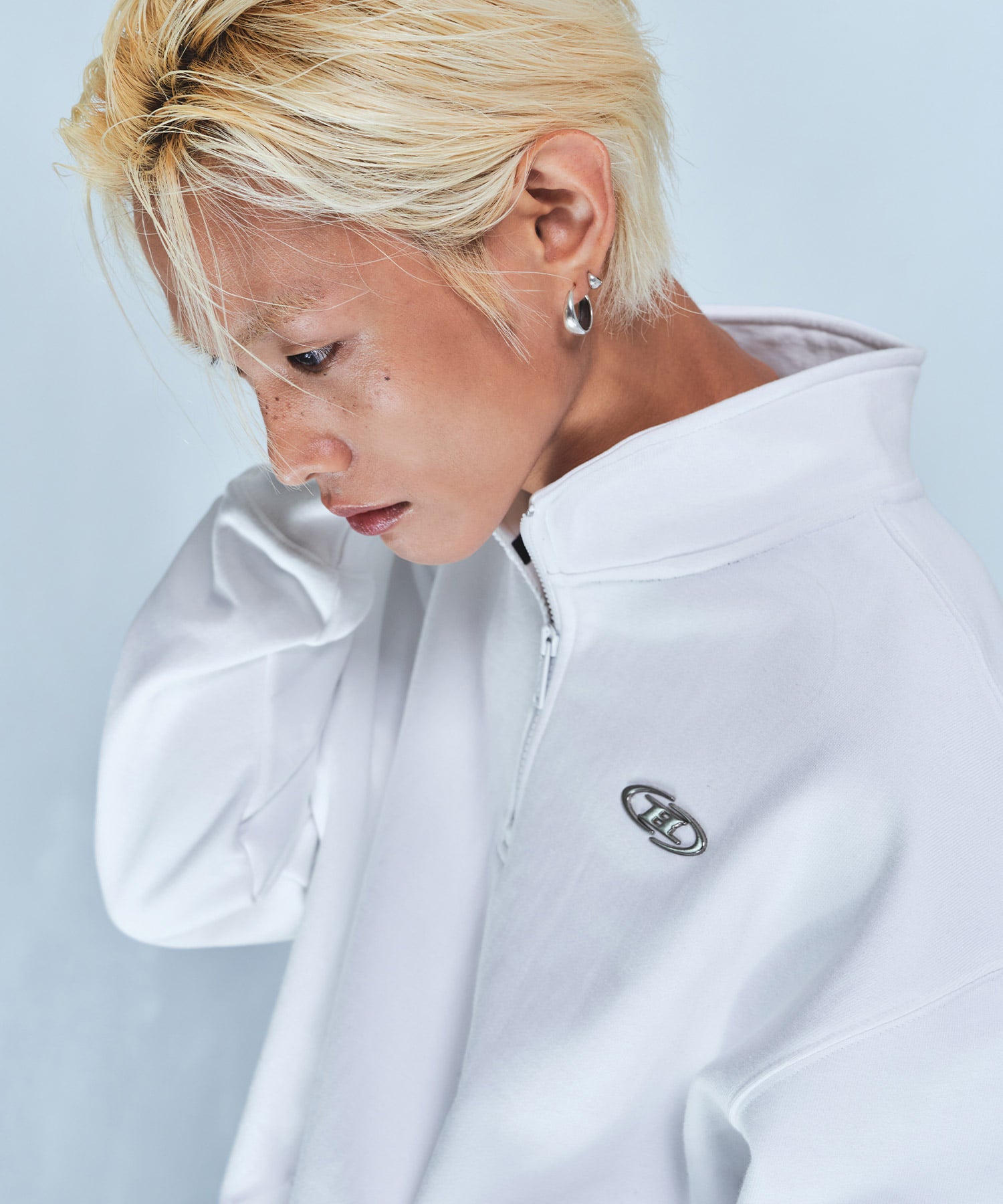 CHROME B HALF ZIP-UP SWEATSHIRTS [WHITE] Main image