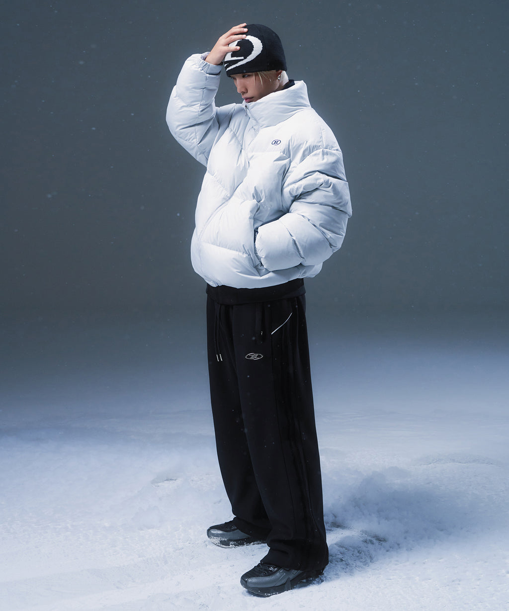 SYMBOL B JACQUARD BEANIE