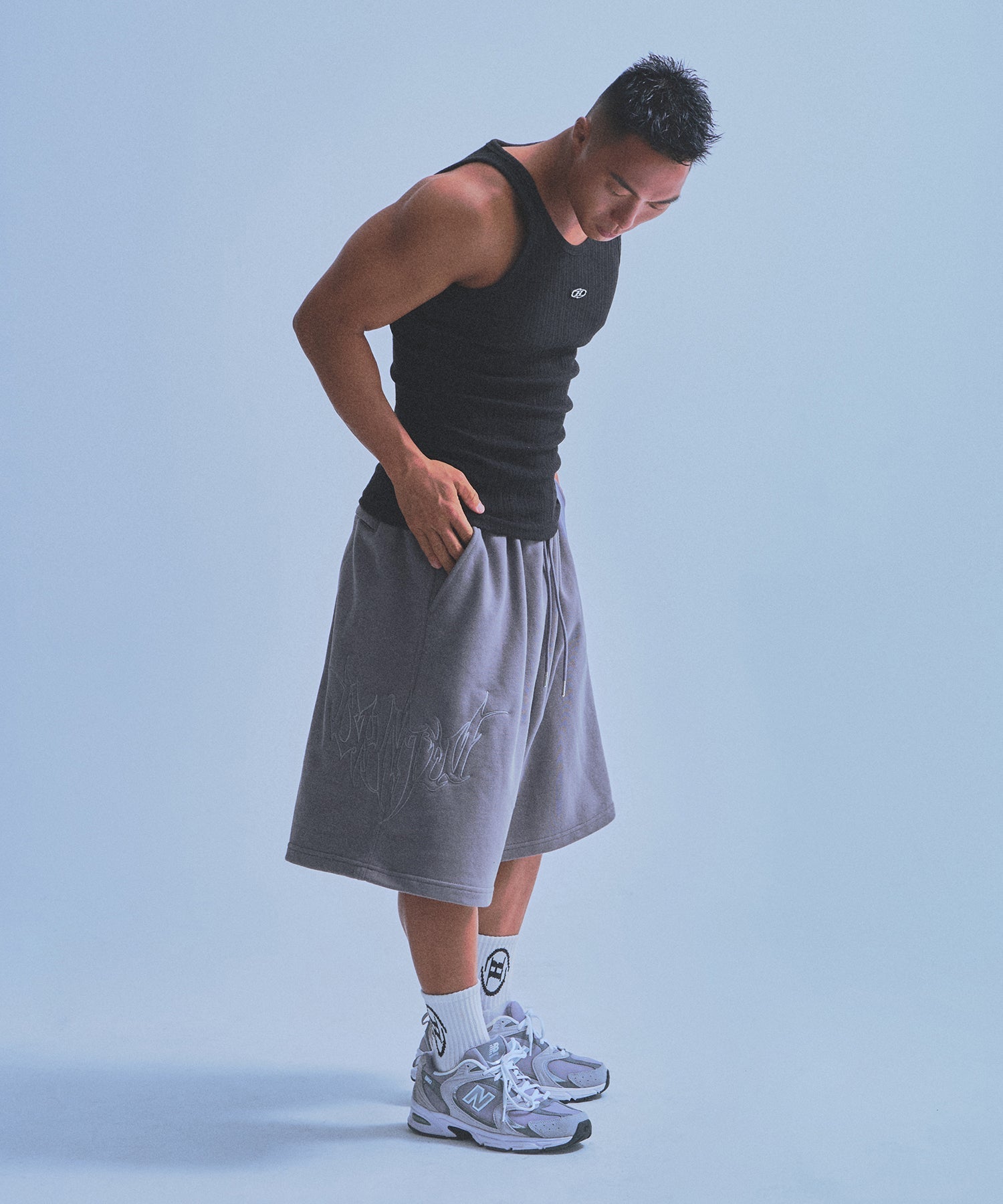 B PENDANT SLICE SLEEVELESS [BLACK]