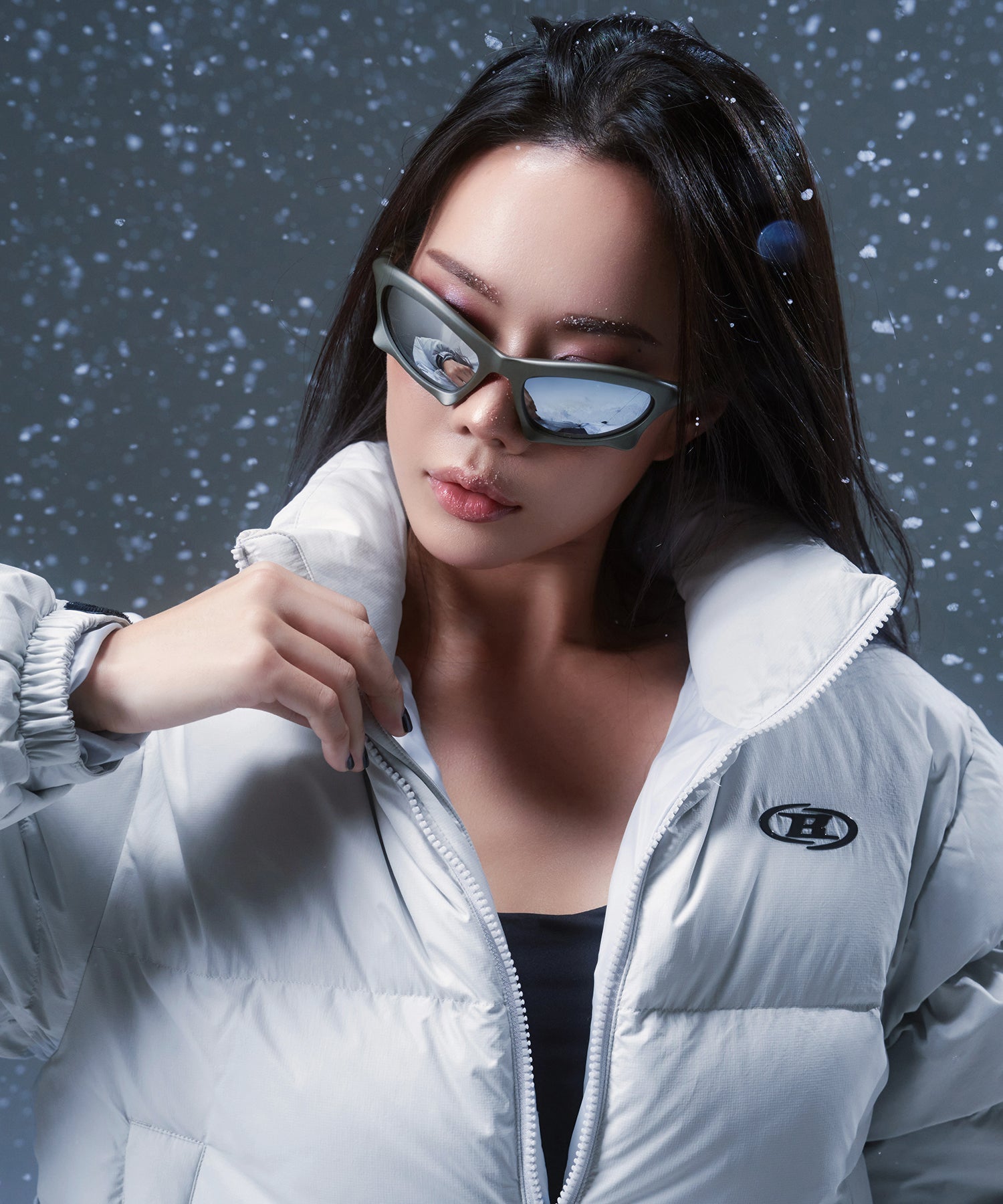 BIG SYMBOL PUFFER CROP DOWN [GREY] Secondary image